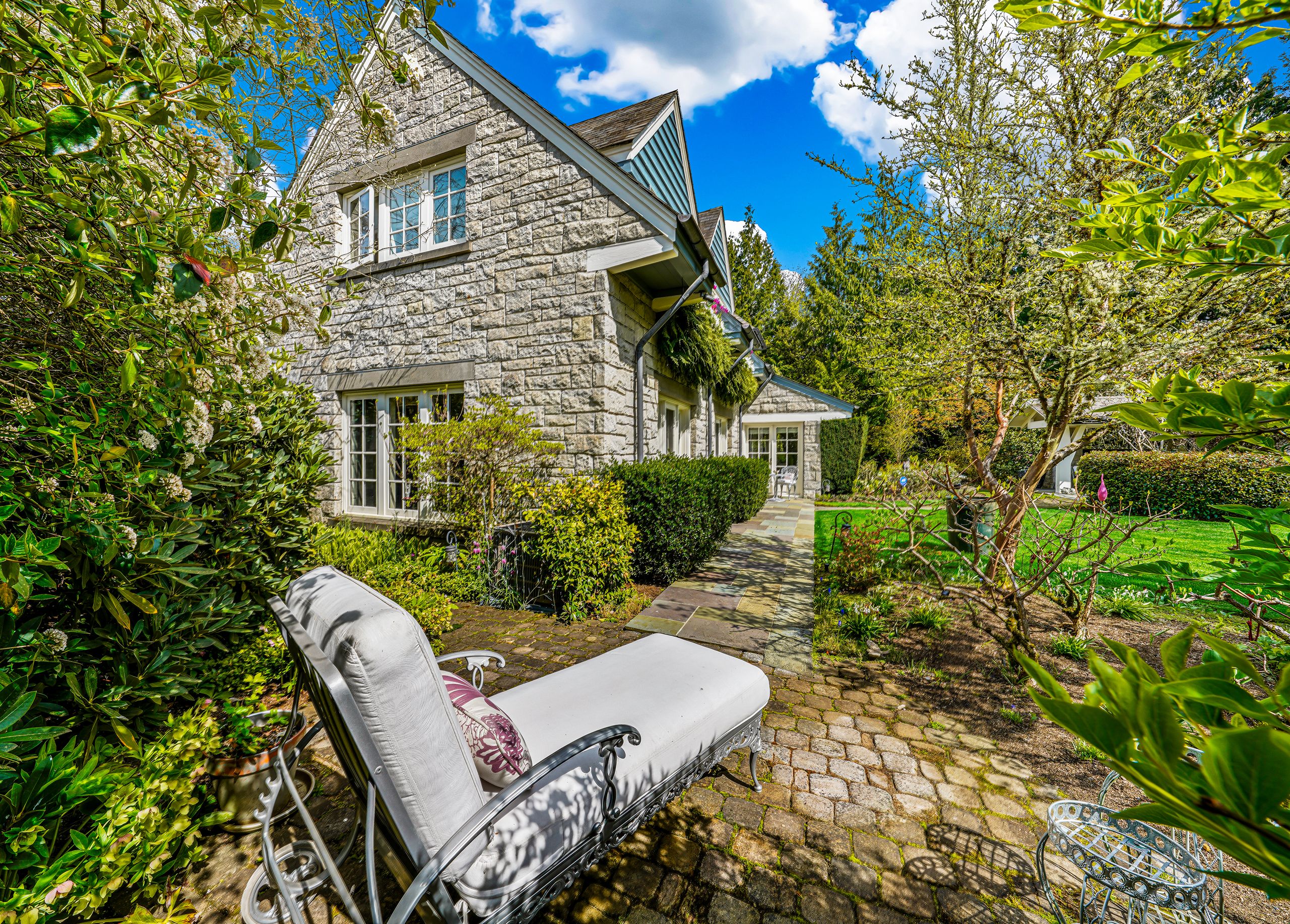 8106 Overlake Dr W