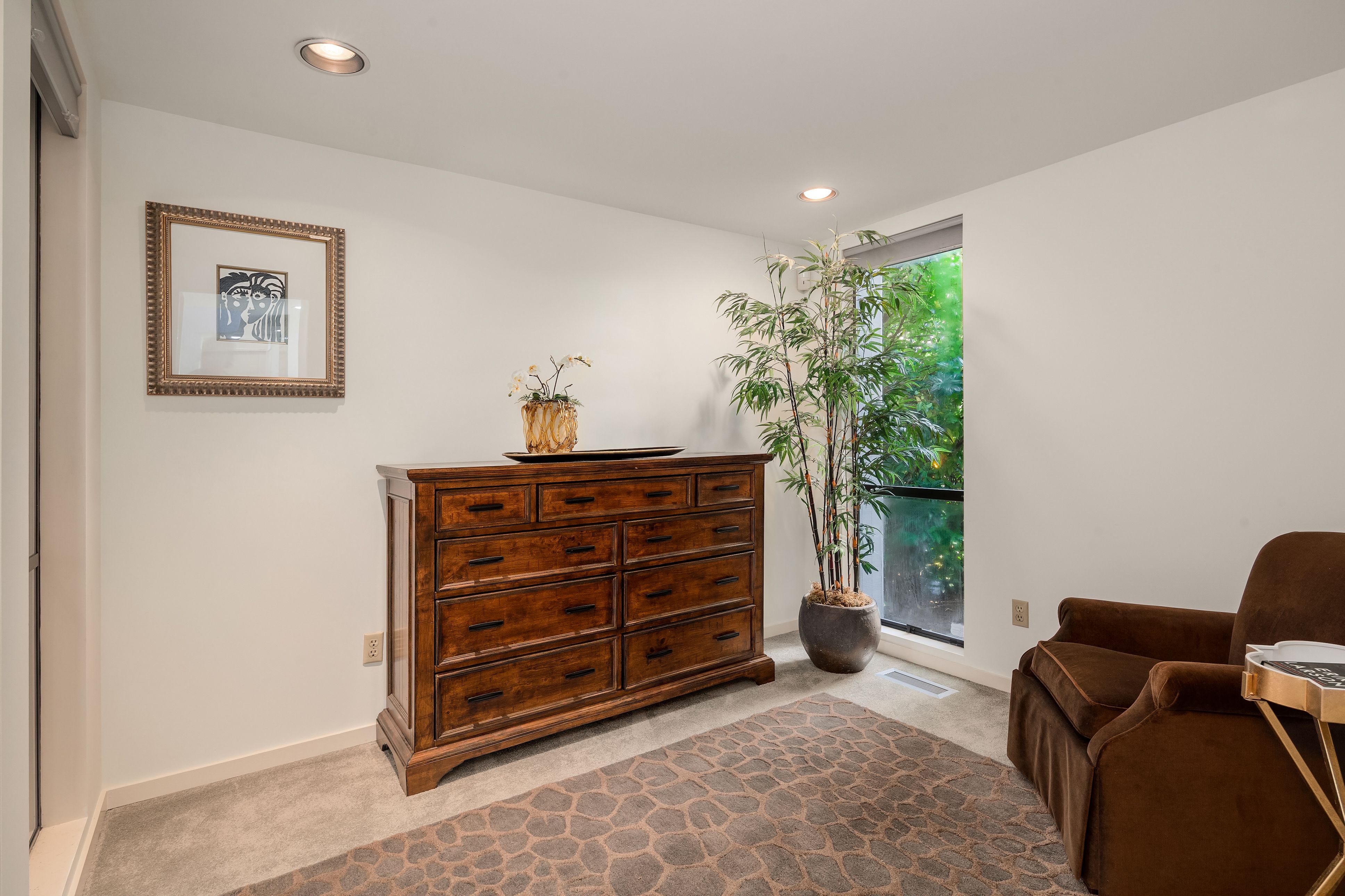 11 94th Ave NE