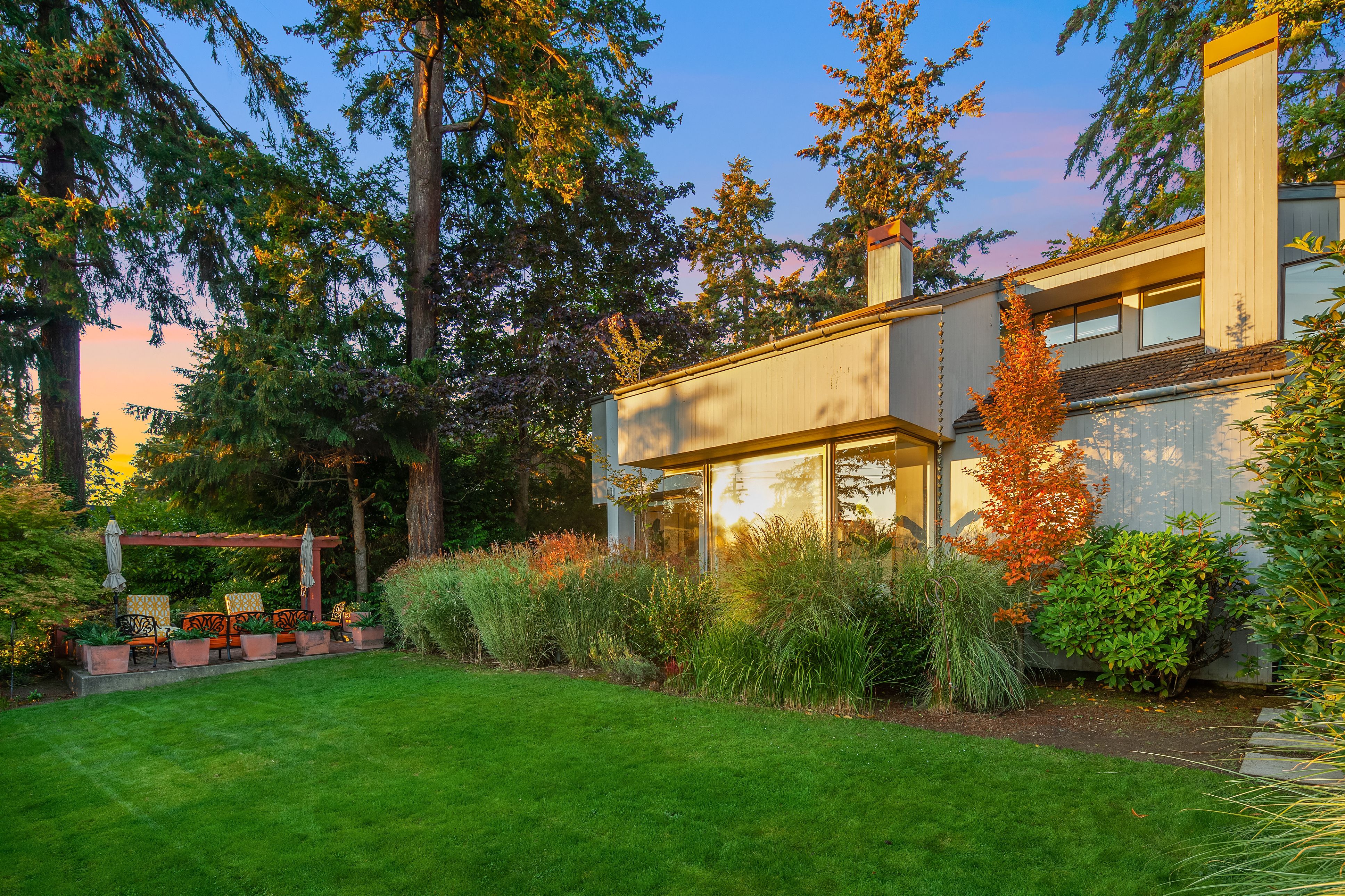 11 94th Ave NE