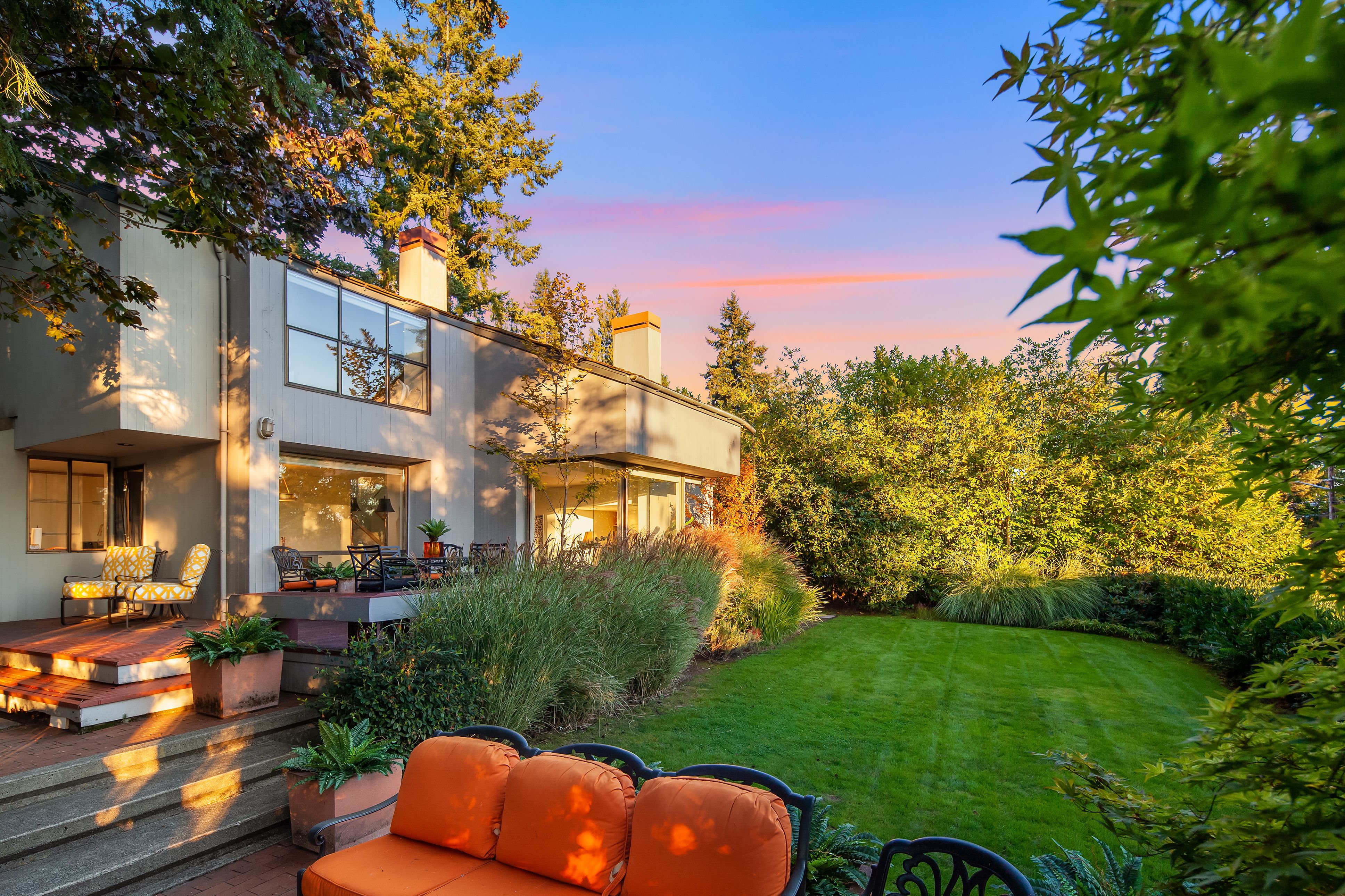 11 94th Ave NE