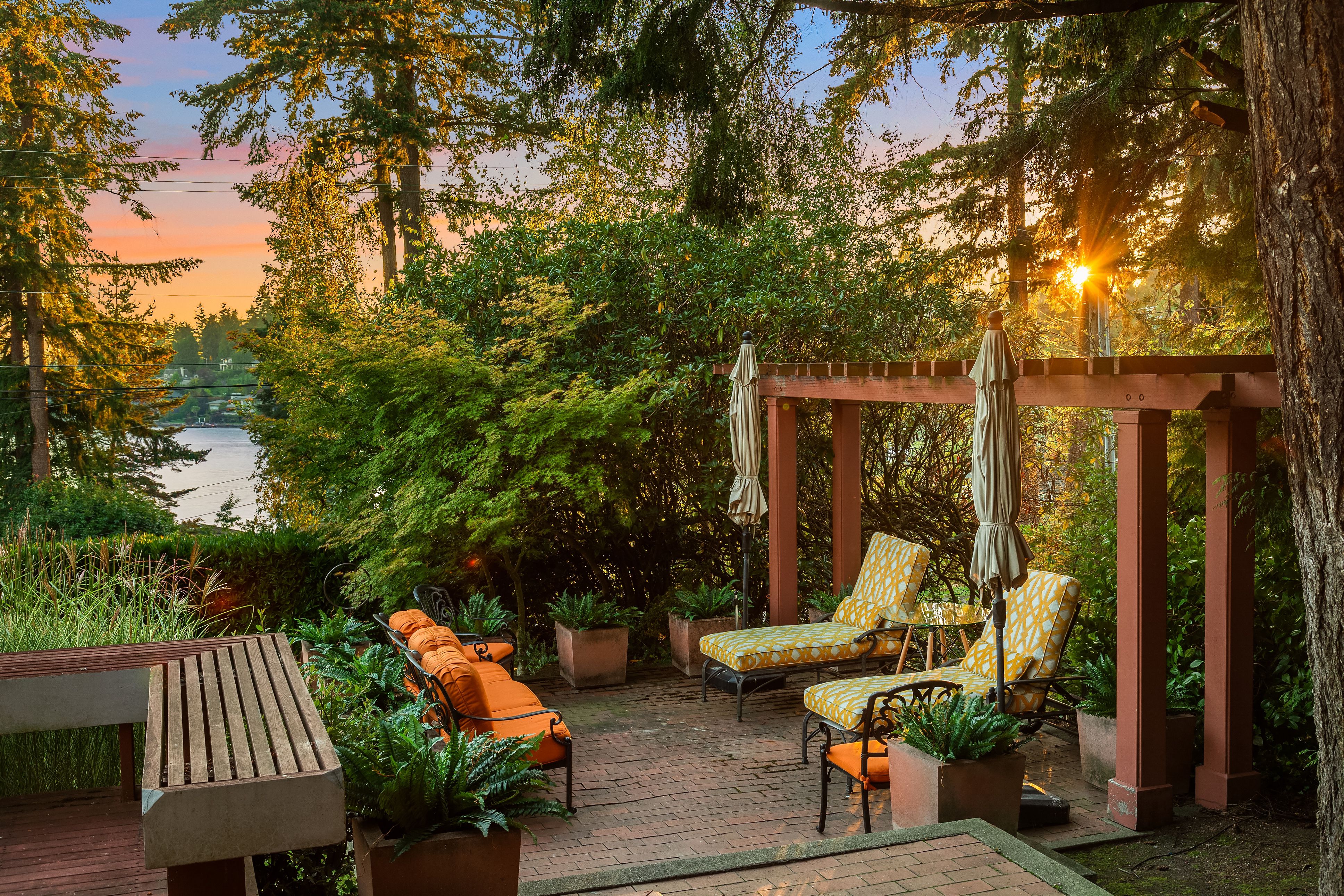 11 94th Ave NE