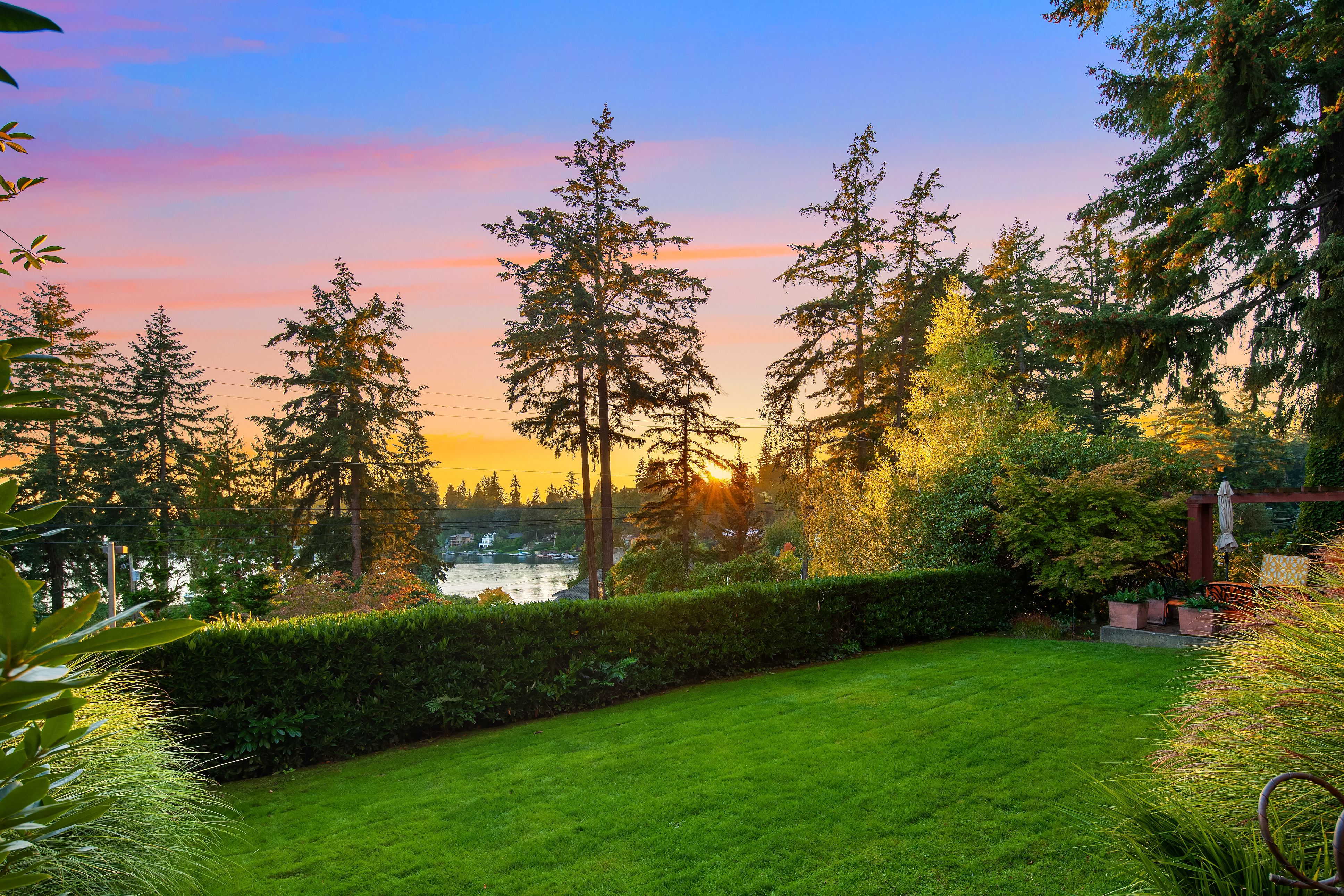 11 94th Ave NE