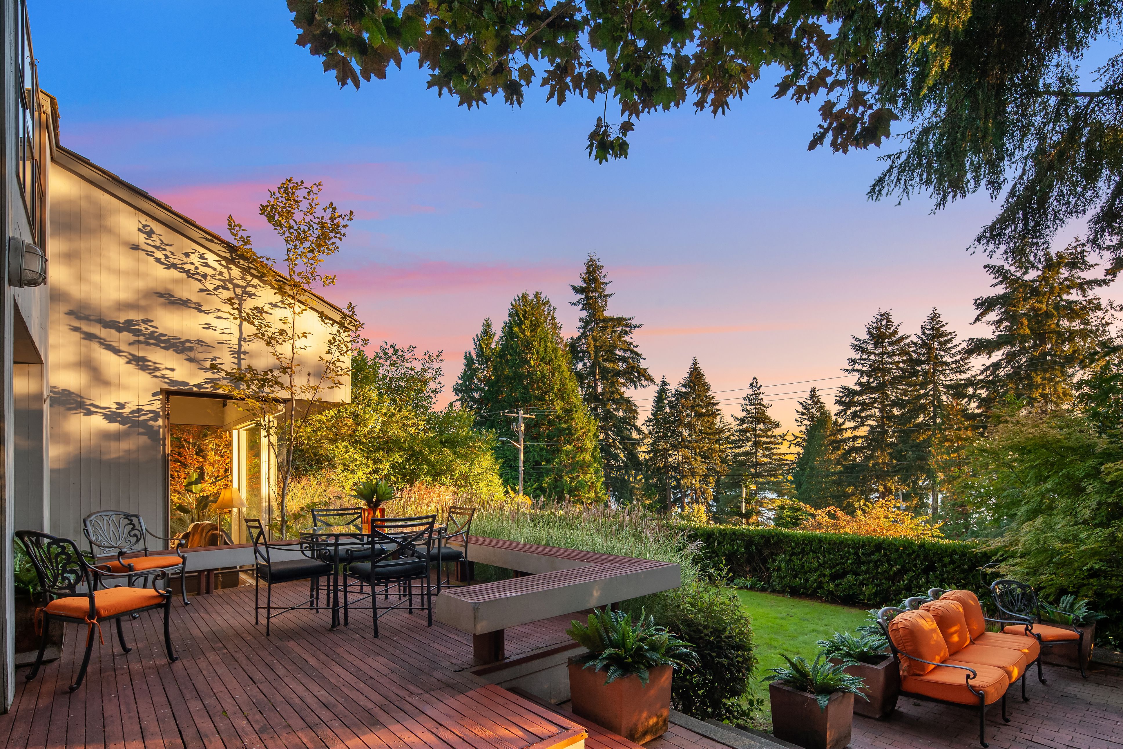 11 94th Ave NE