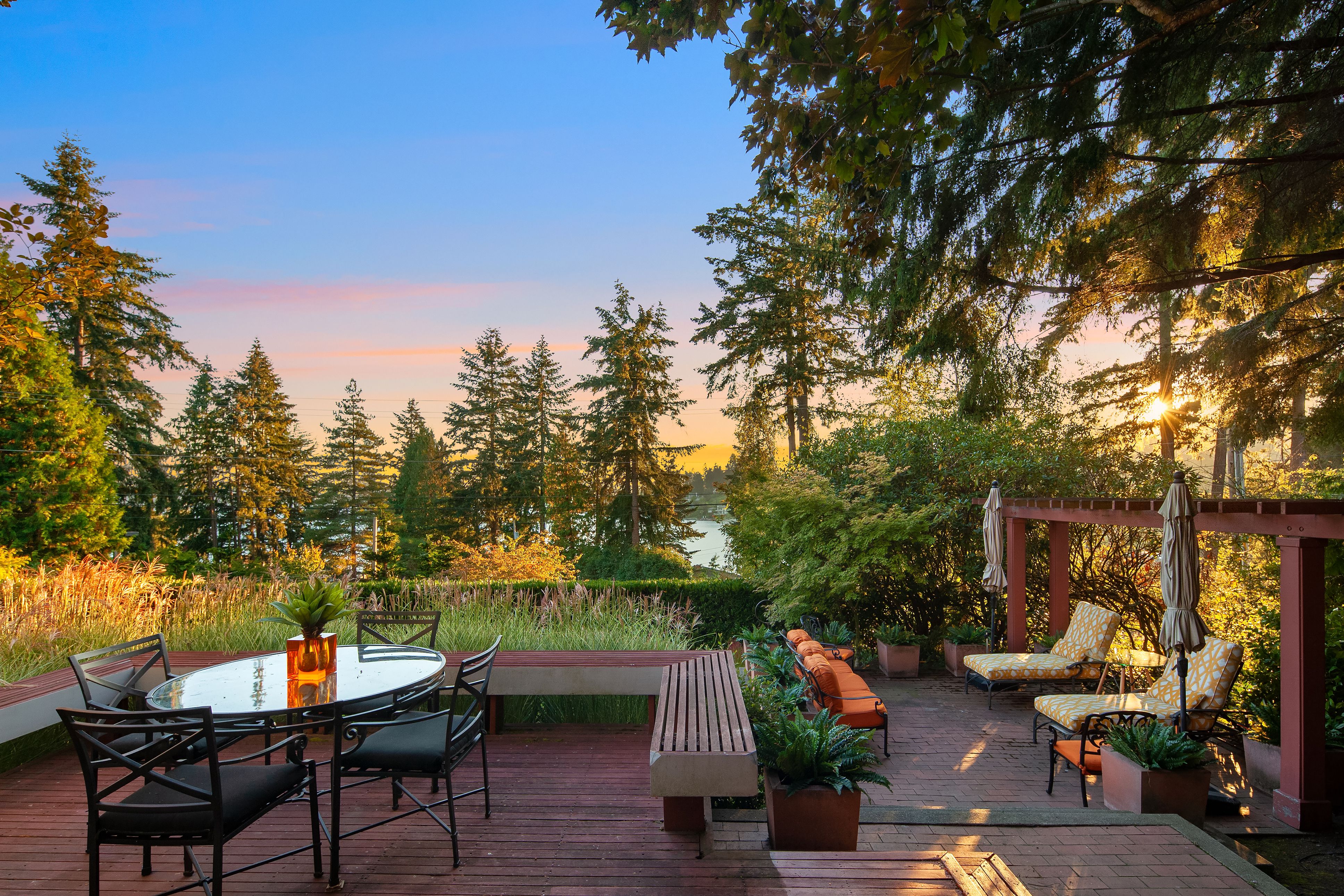 11 94th Ave NE