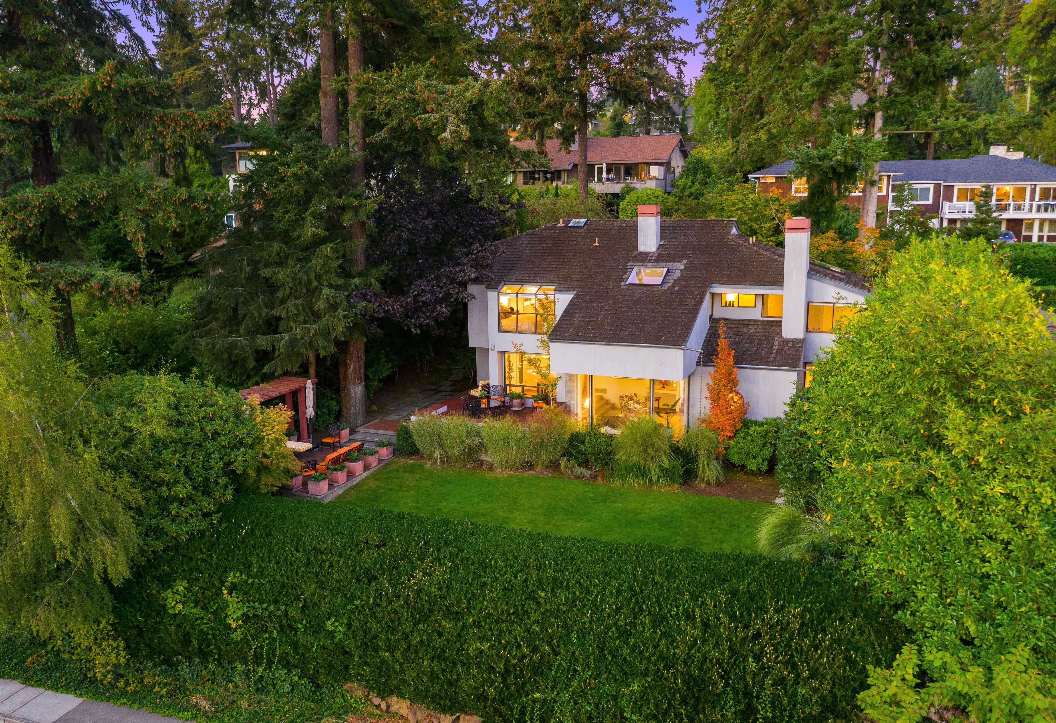 11 94th Ave NE