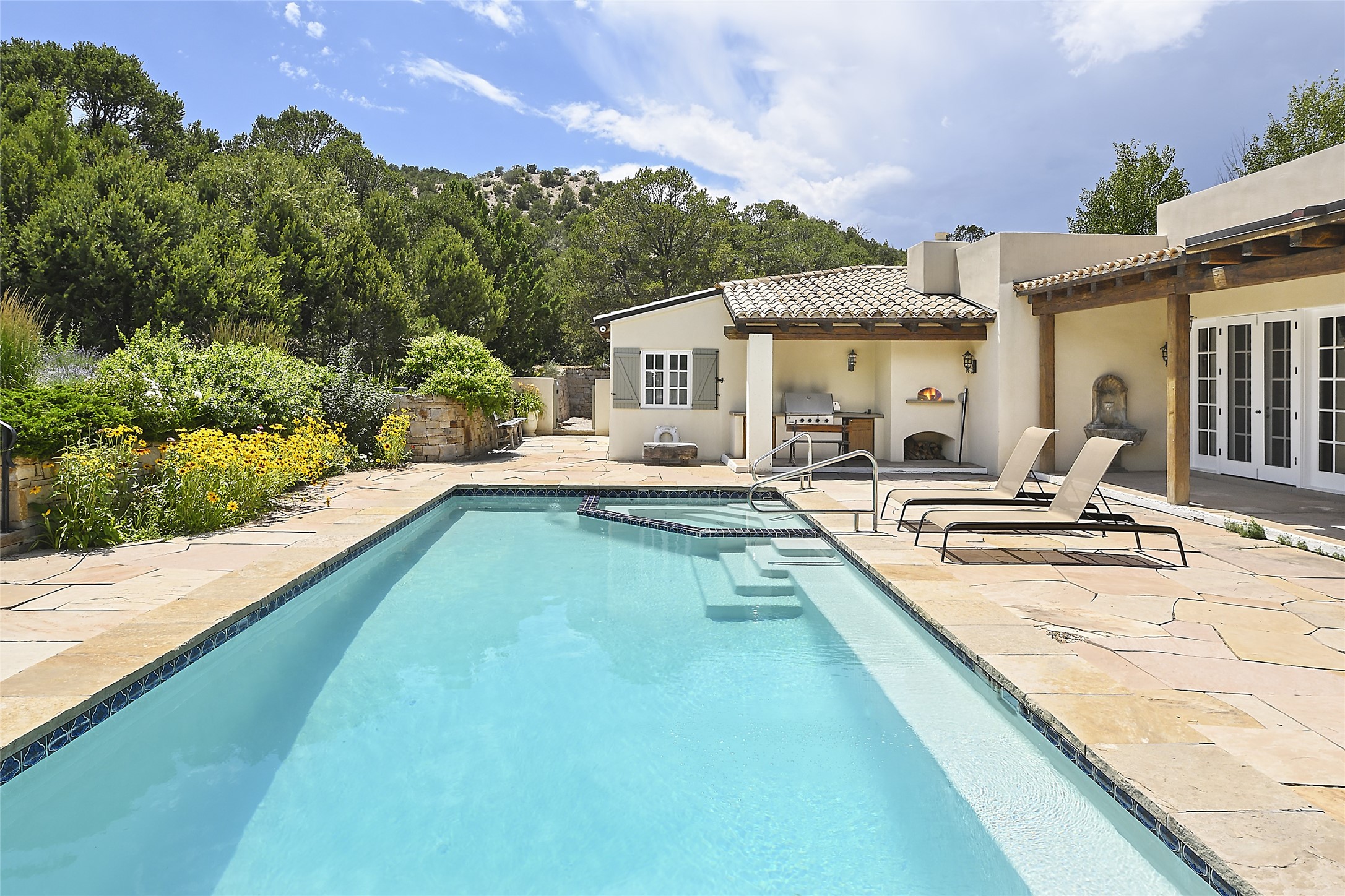 37 Rancho Escondido 