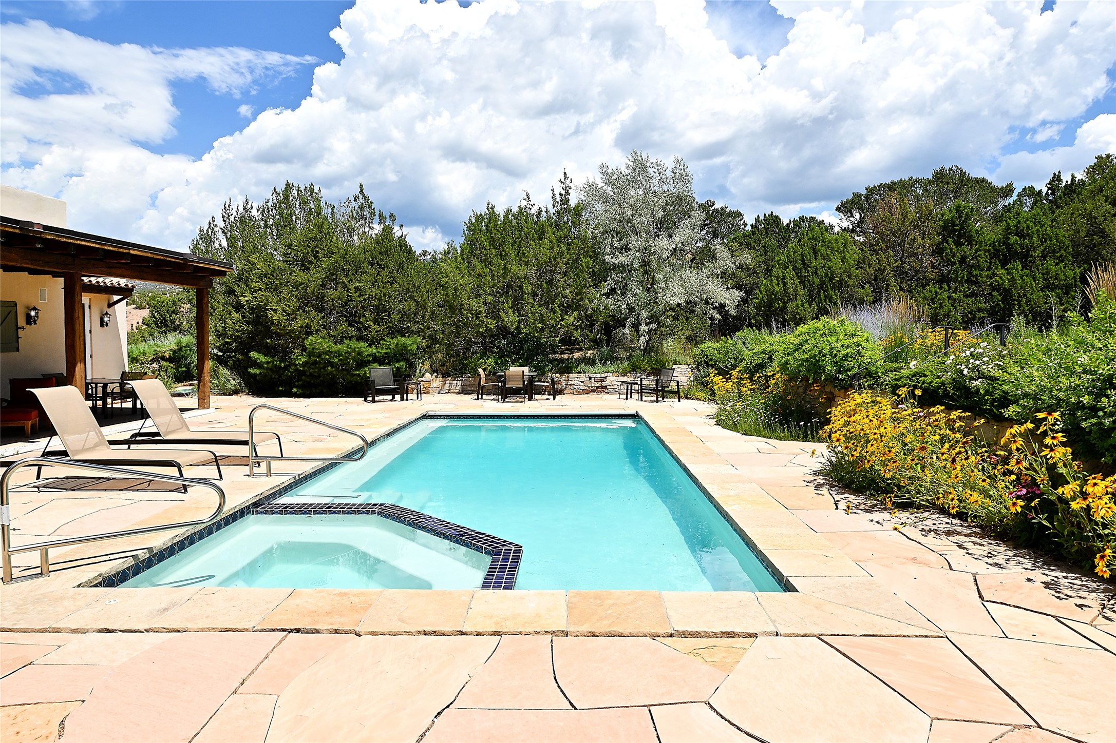 37 Rancho Escondido 
