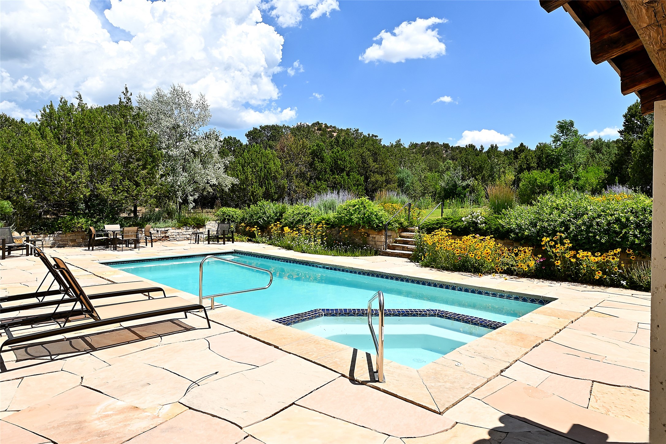 37 Rancho Escondido 