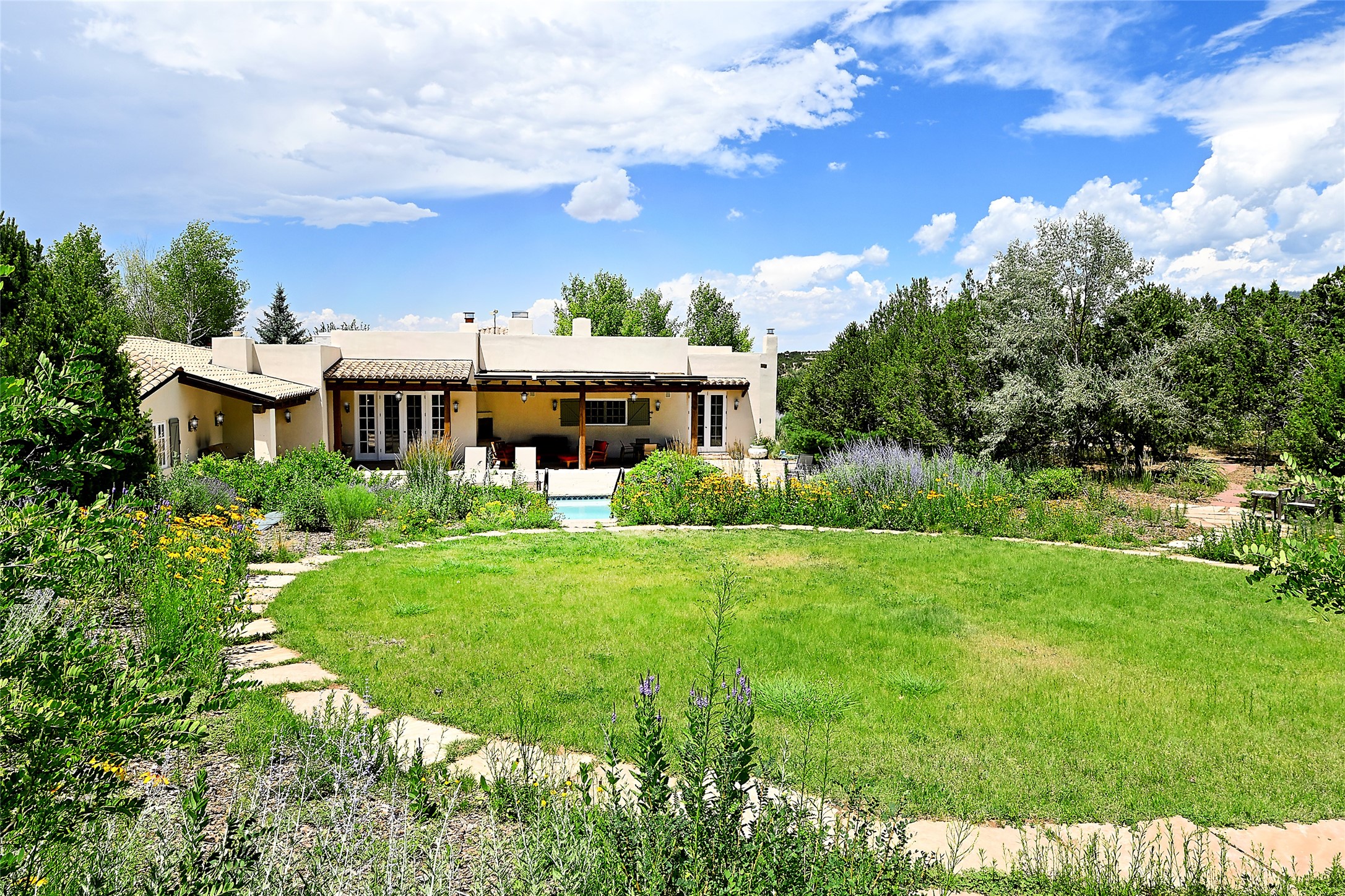 37 Rancho Escondido 
