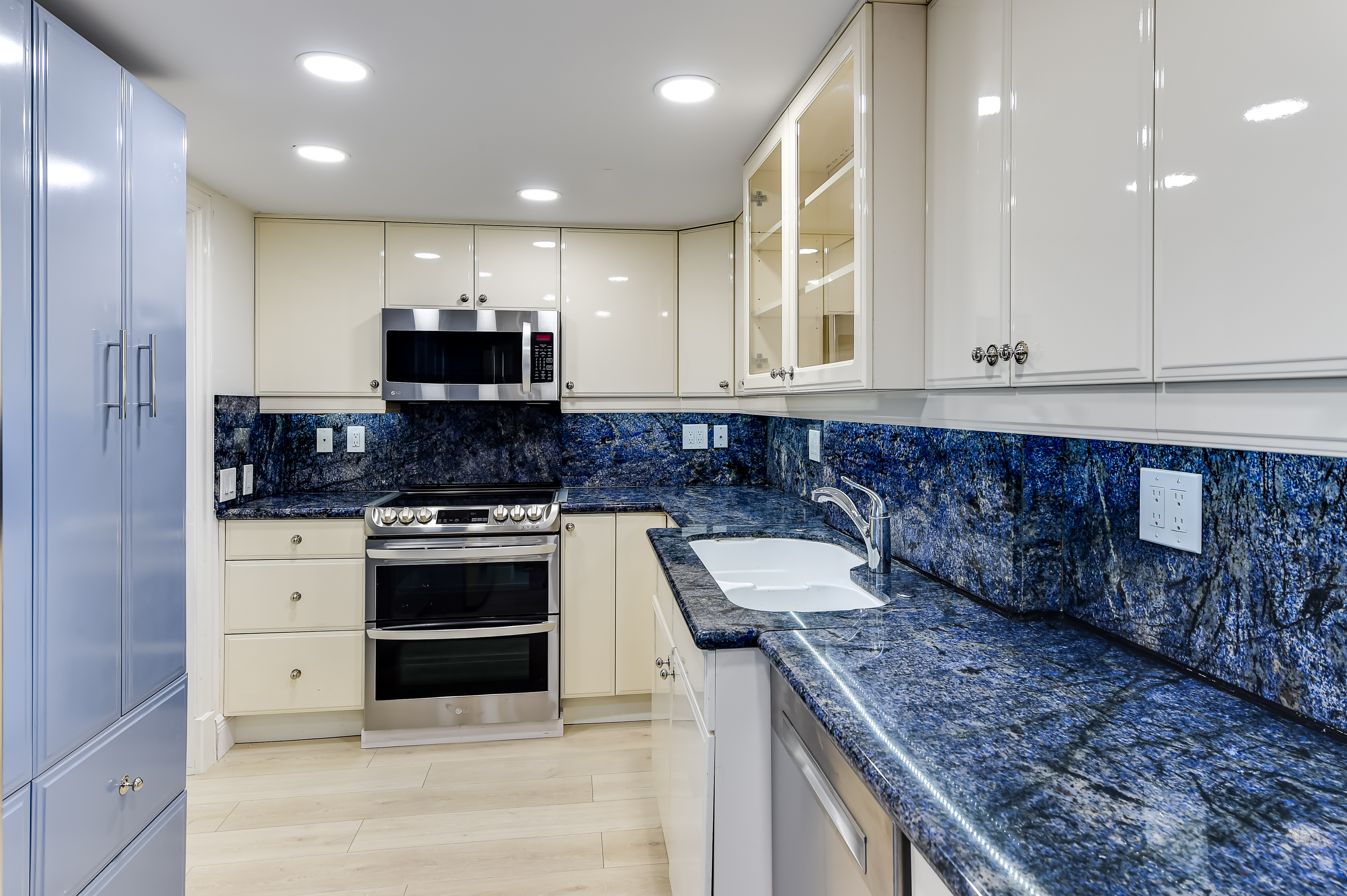 369 S Lake Drive 5H