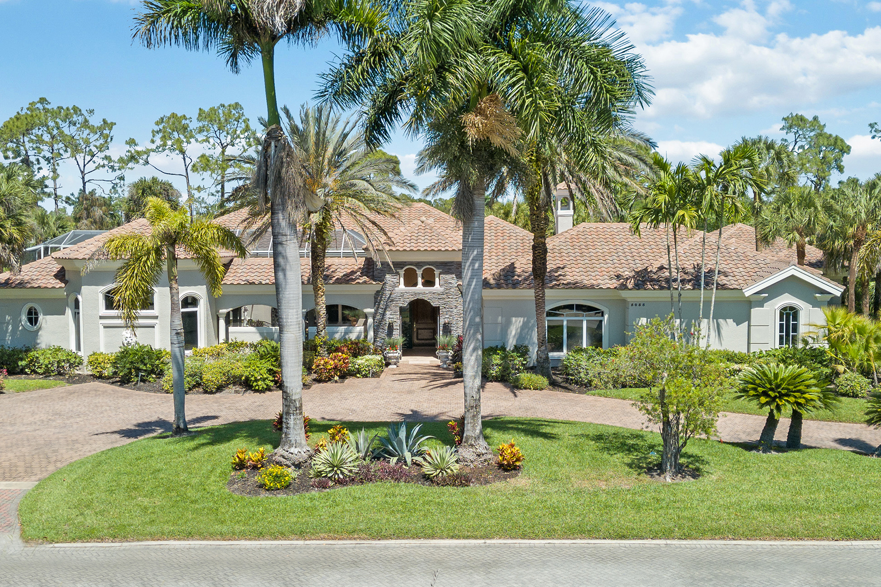 5055 Groveland Terrace