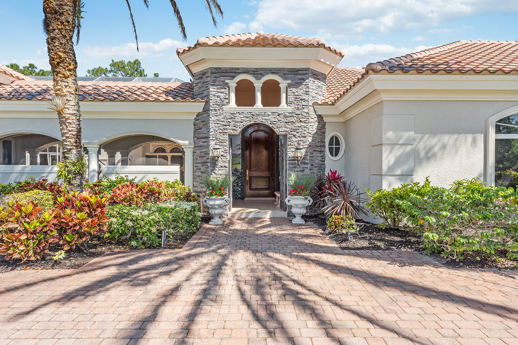 5055 Groveland Terrace