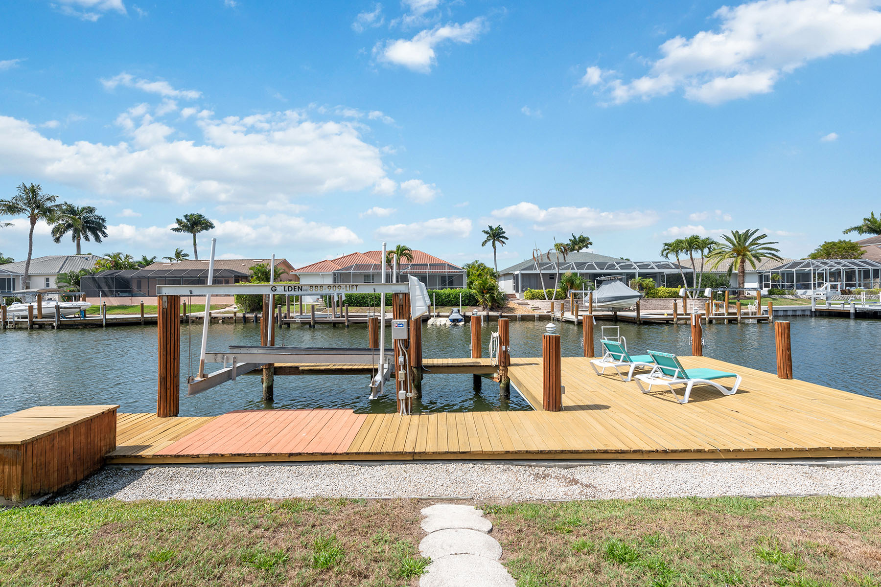 252 Barfield Drive N