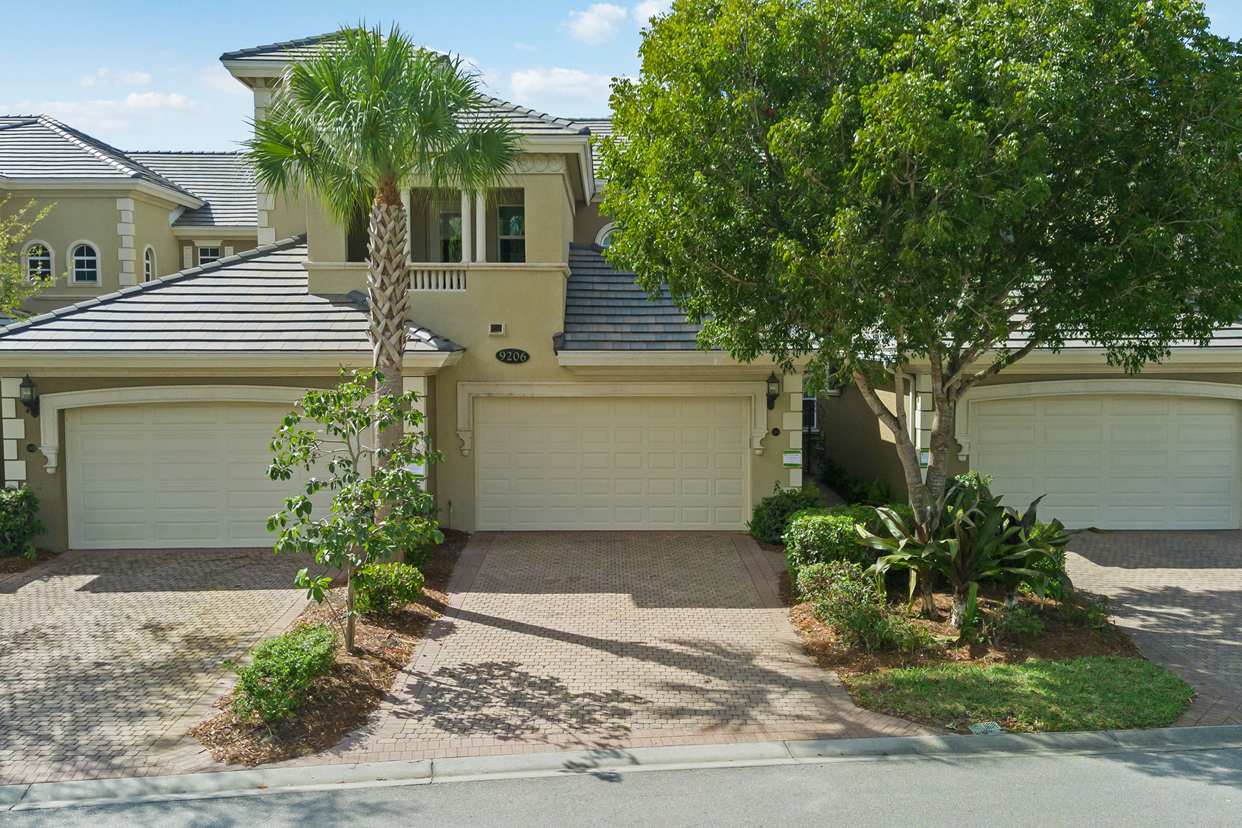 9206 Museo Circle , 203