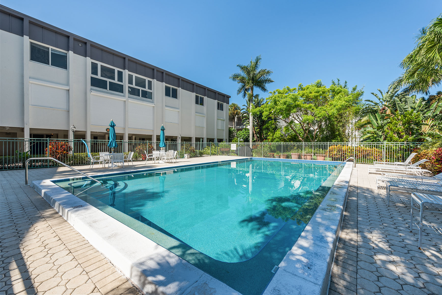 1930 Gulf Shore Boulevard N , D101