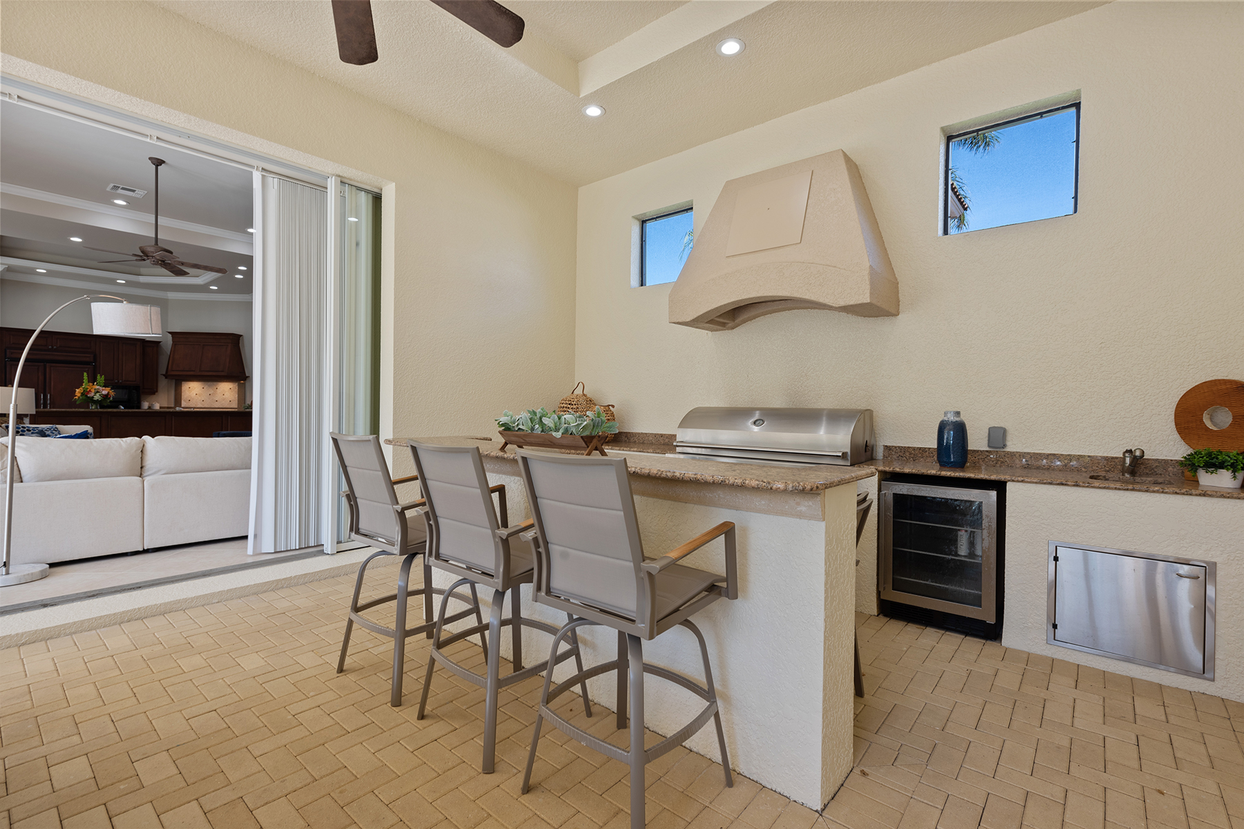 3856 Isla Del Sol Way