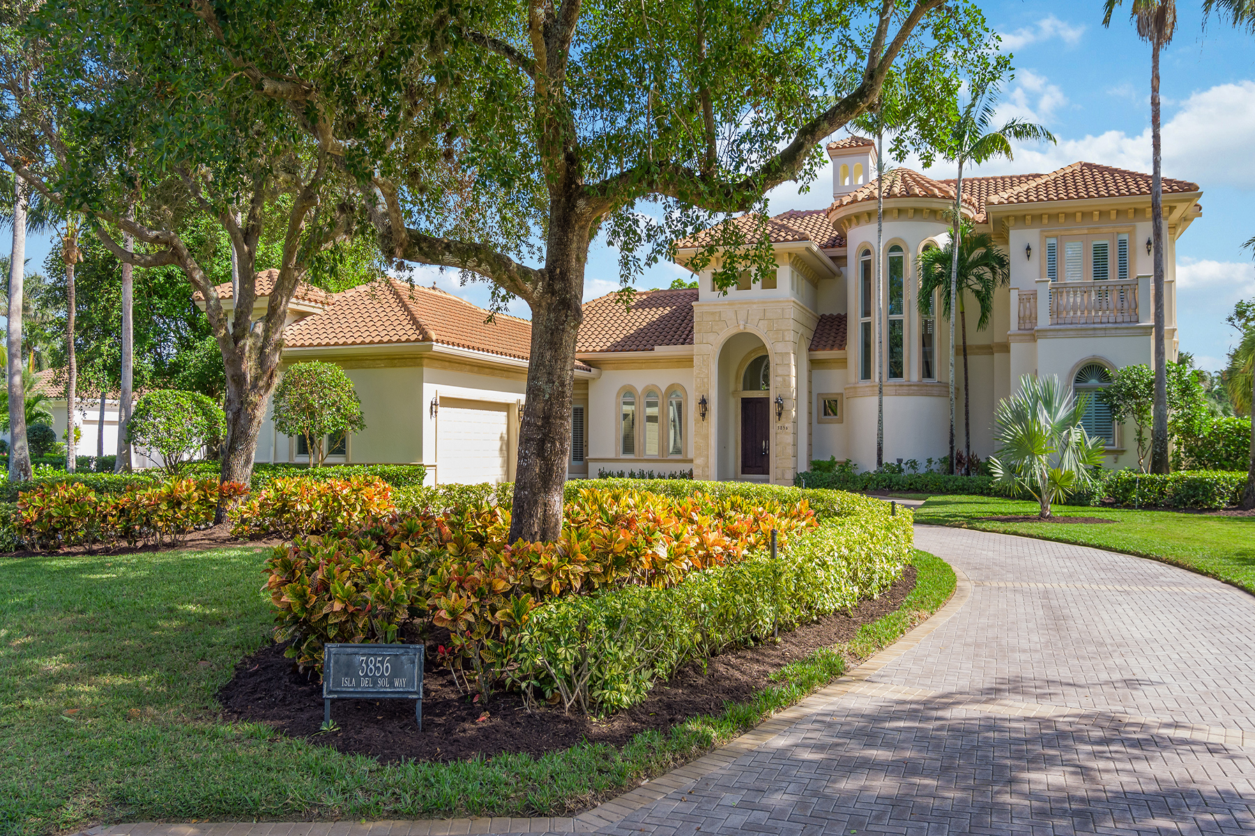 3856 Isla Del Sol Way