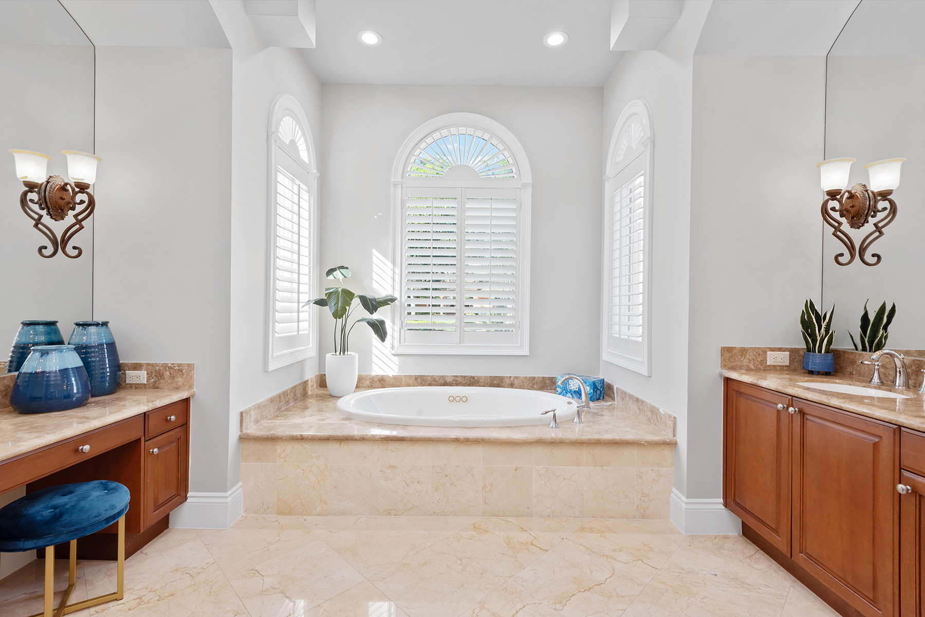 3856 Isla Del Sol Way