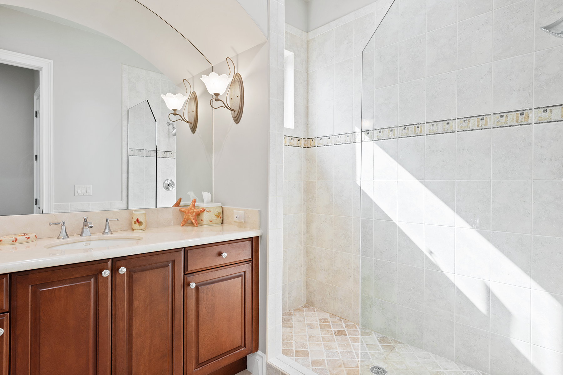 3856 Isla Del Sol Way