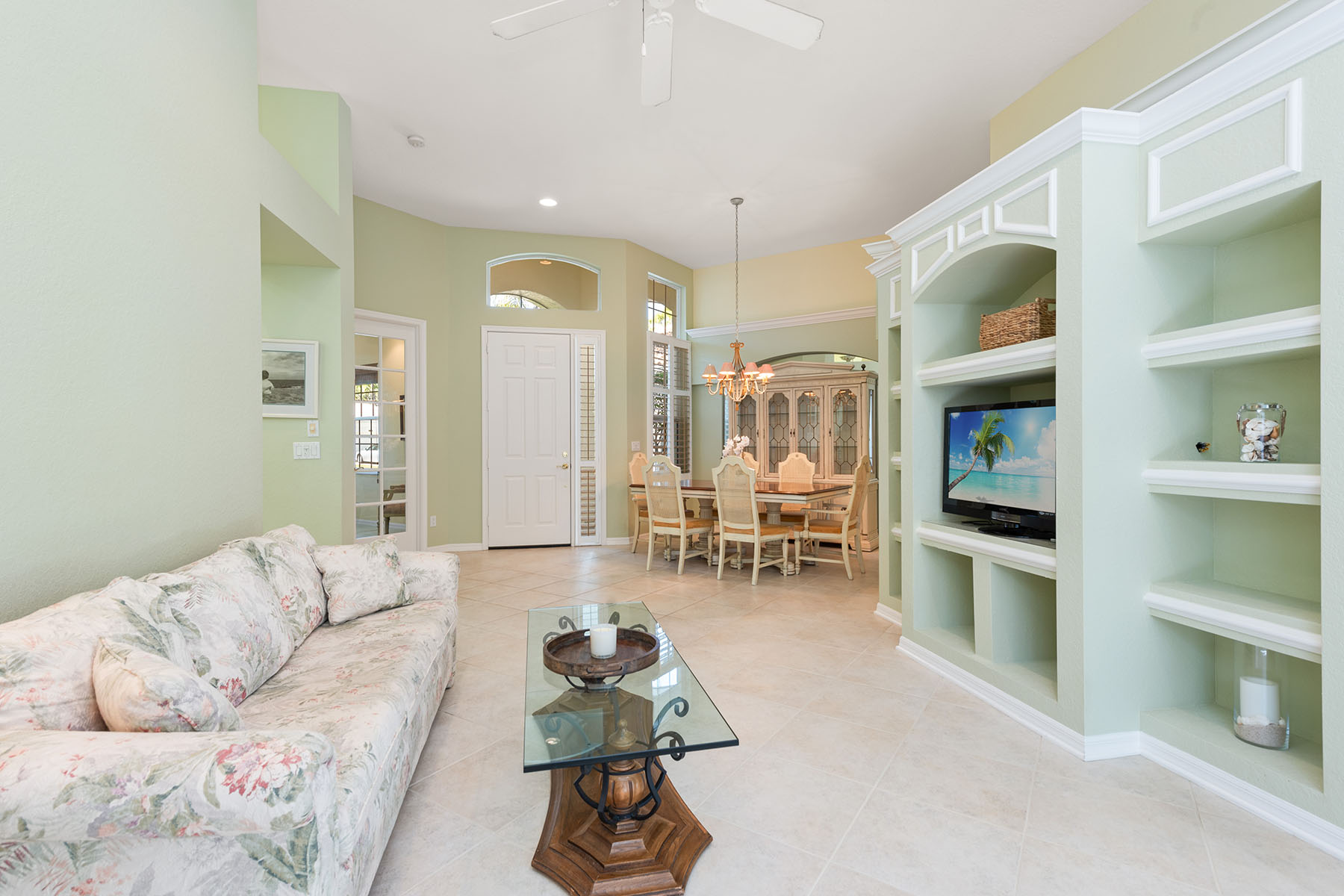 8556 Pepper Tree Way