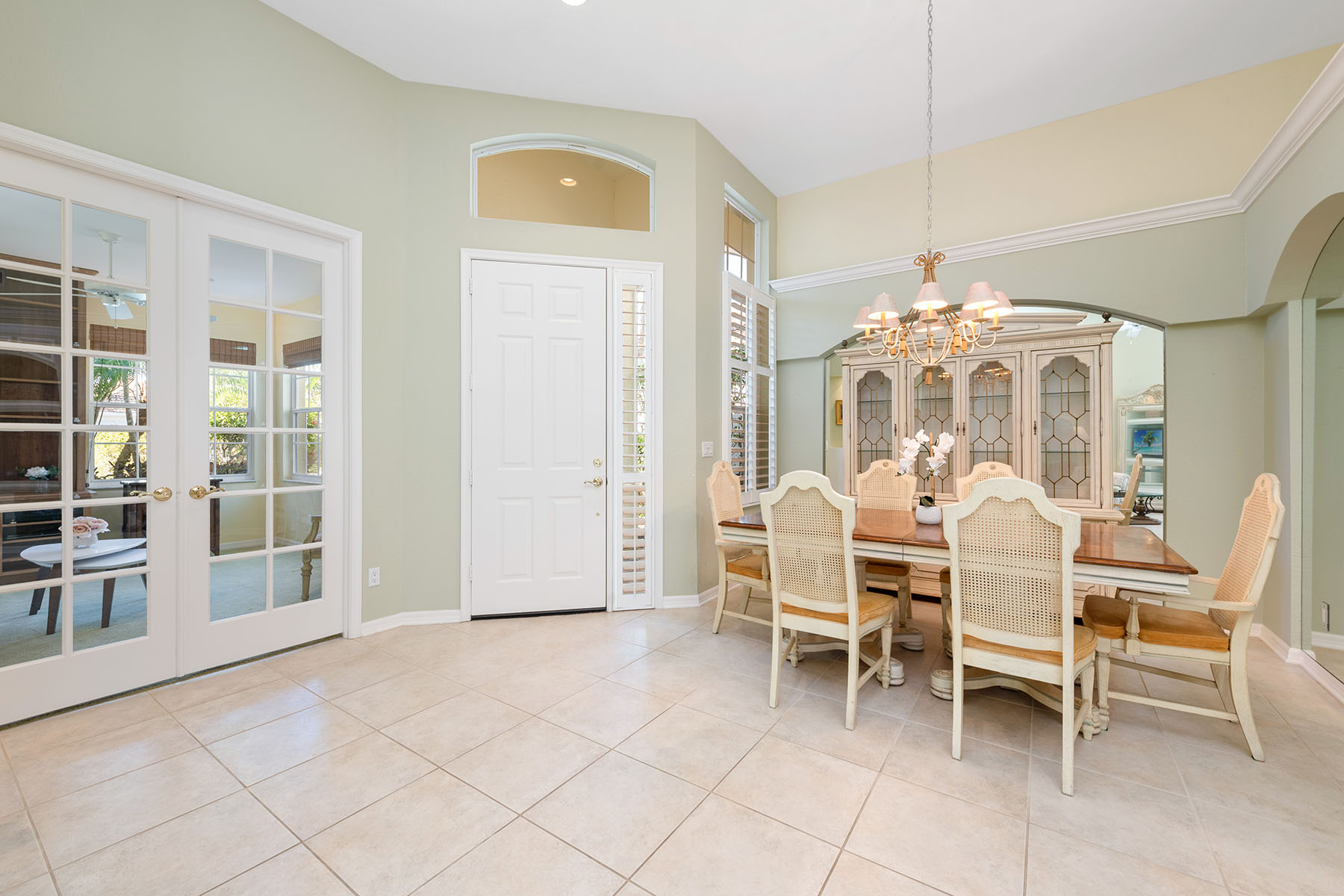 8556 Pepper Tree Way