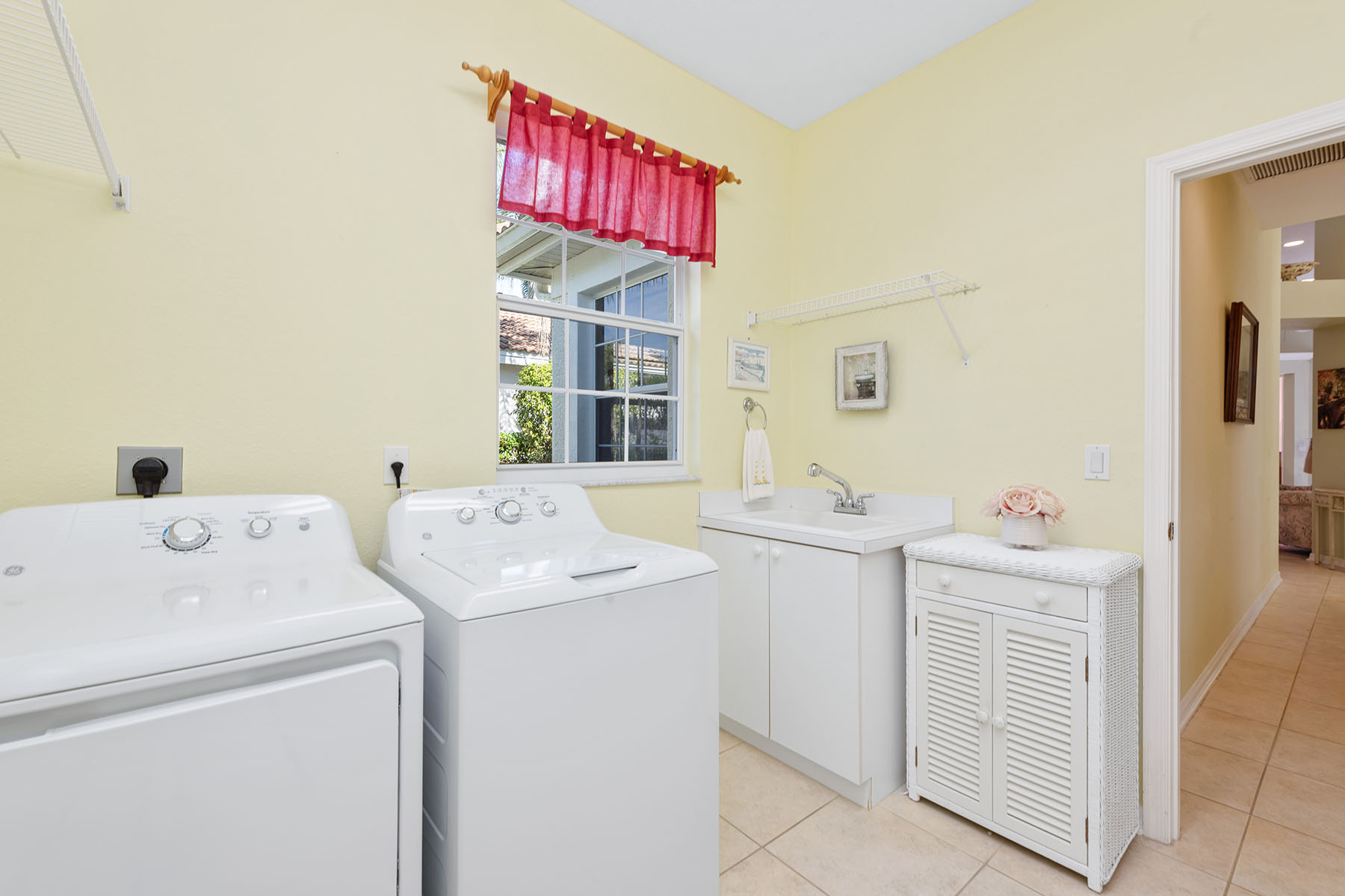 8556 Pepper Tree Way