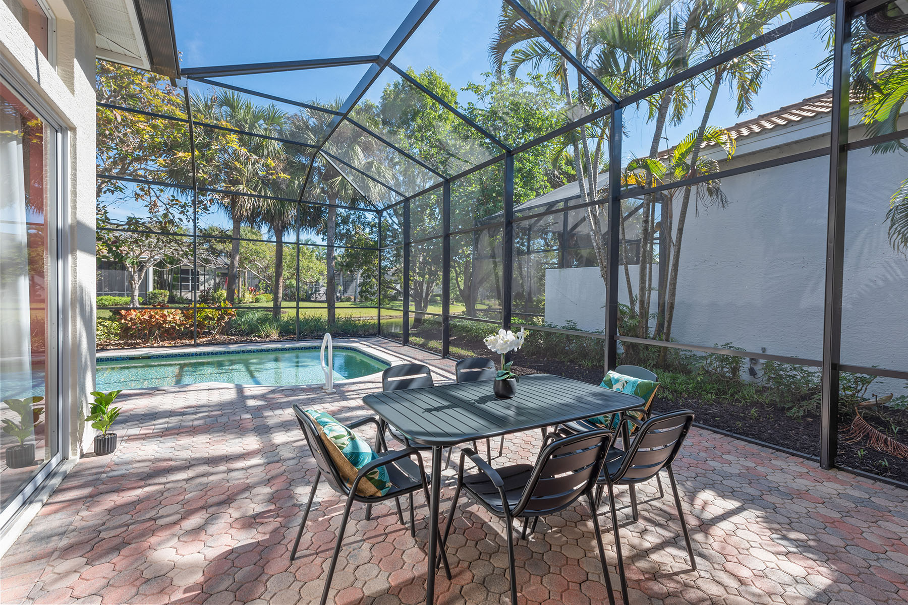 8556 Pepper Tree Way