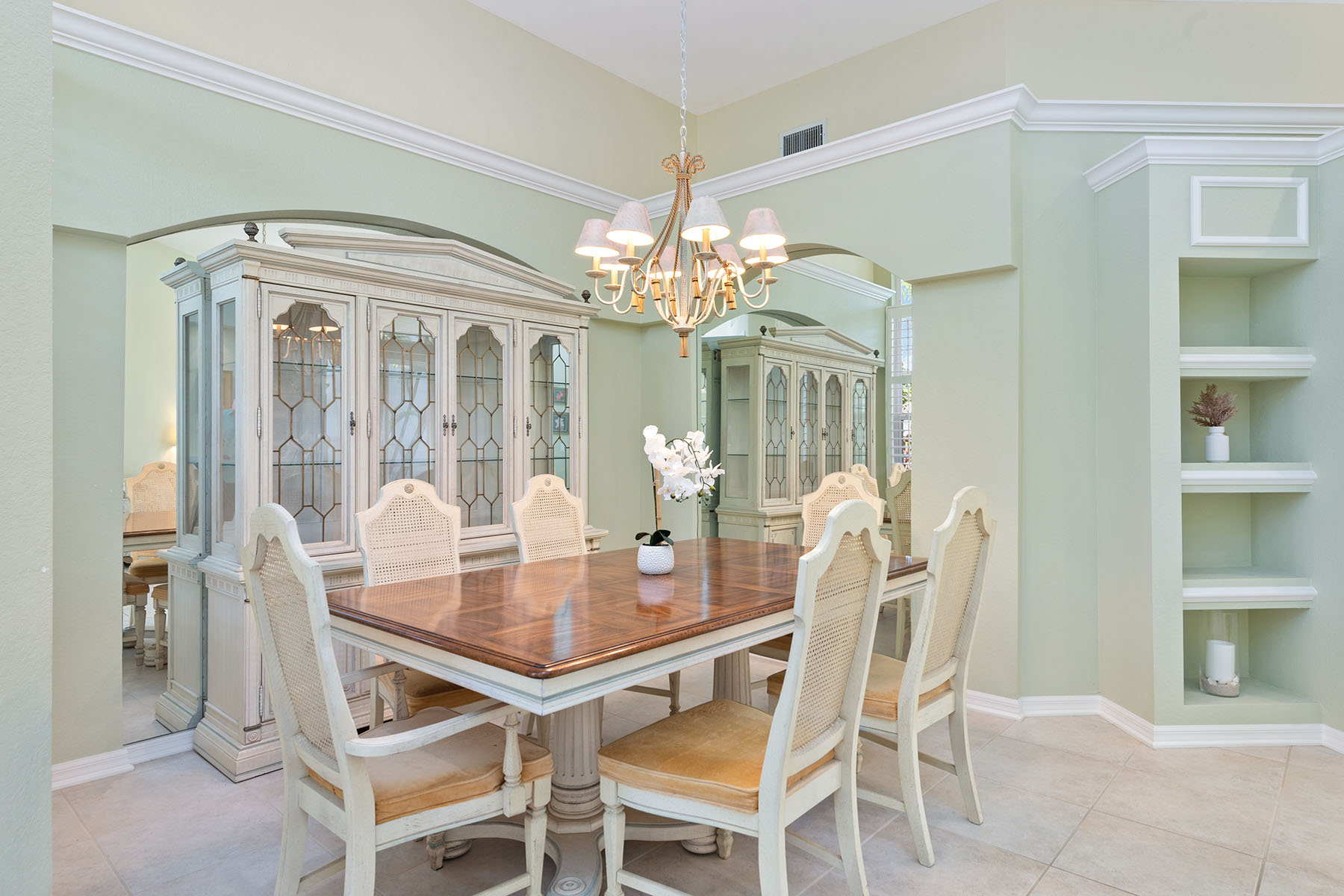 8556 Pepper Tree Way