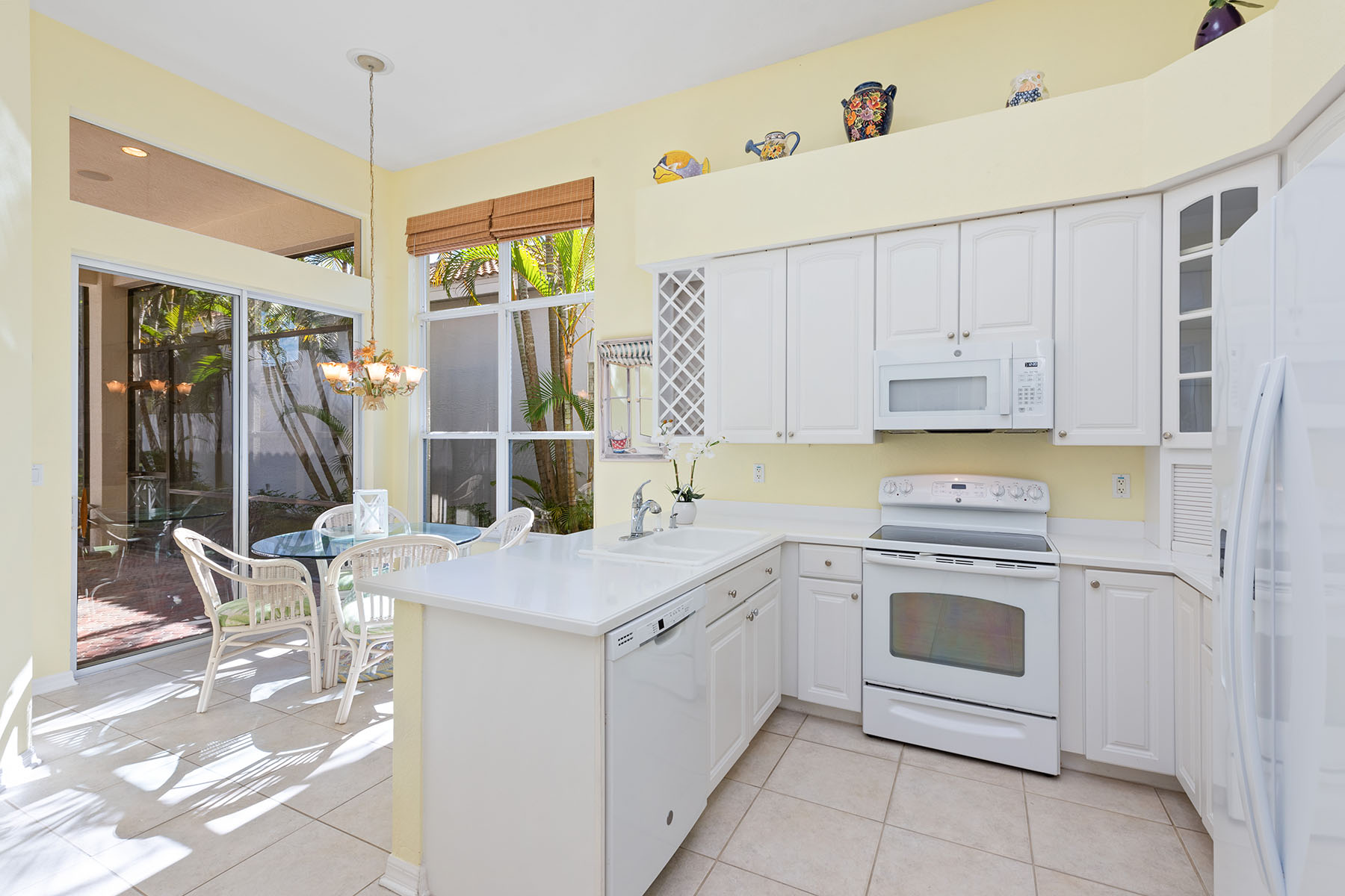 8556 Pepper Tree Way