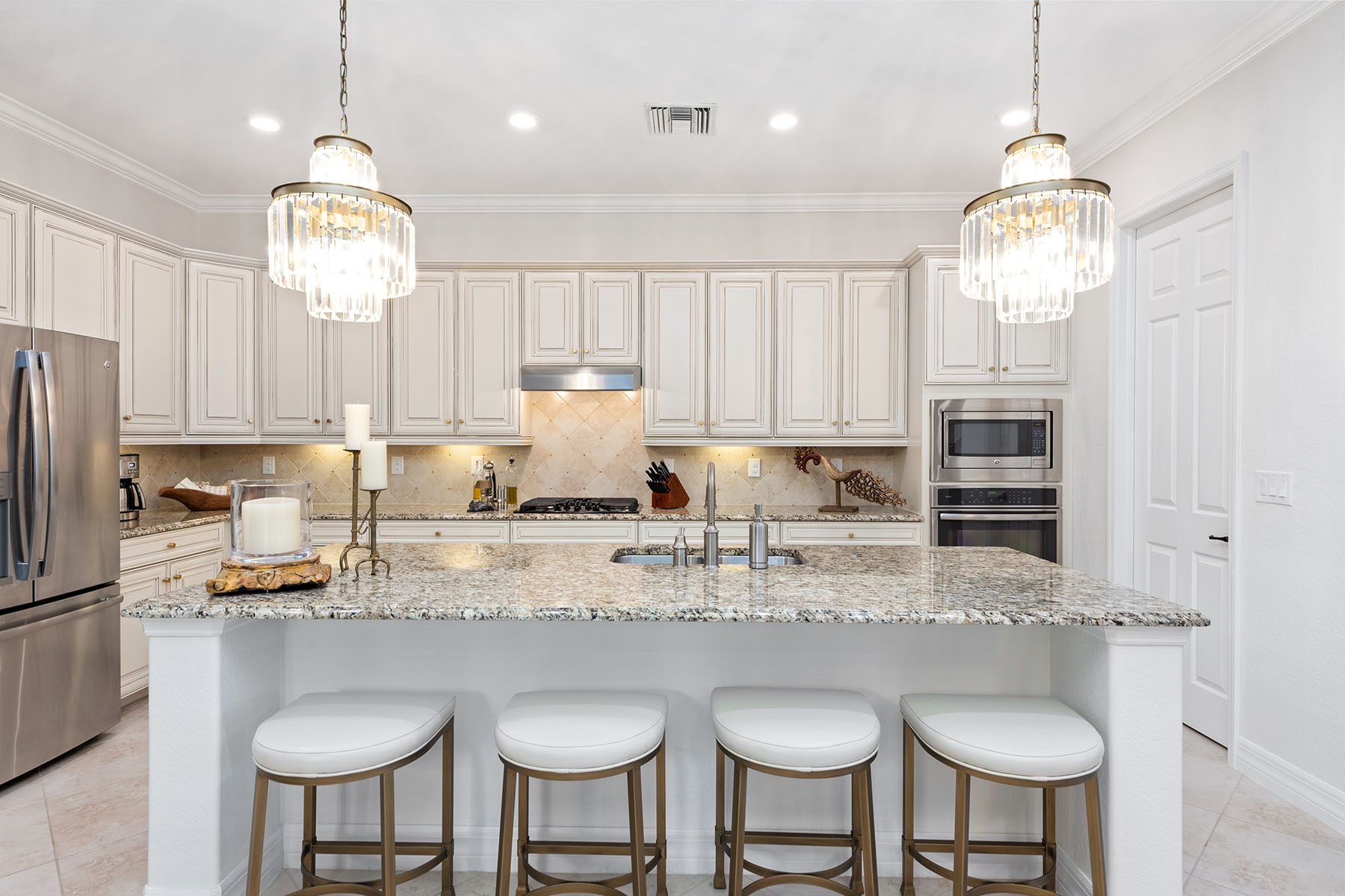 2806 Aviamar Circle