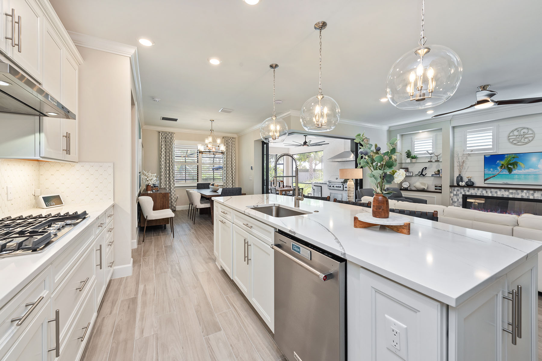 2714 Aviamar Circle