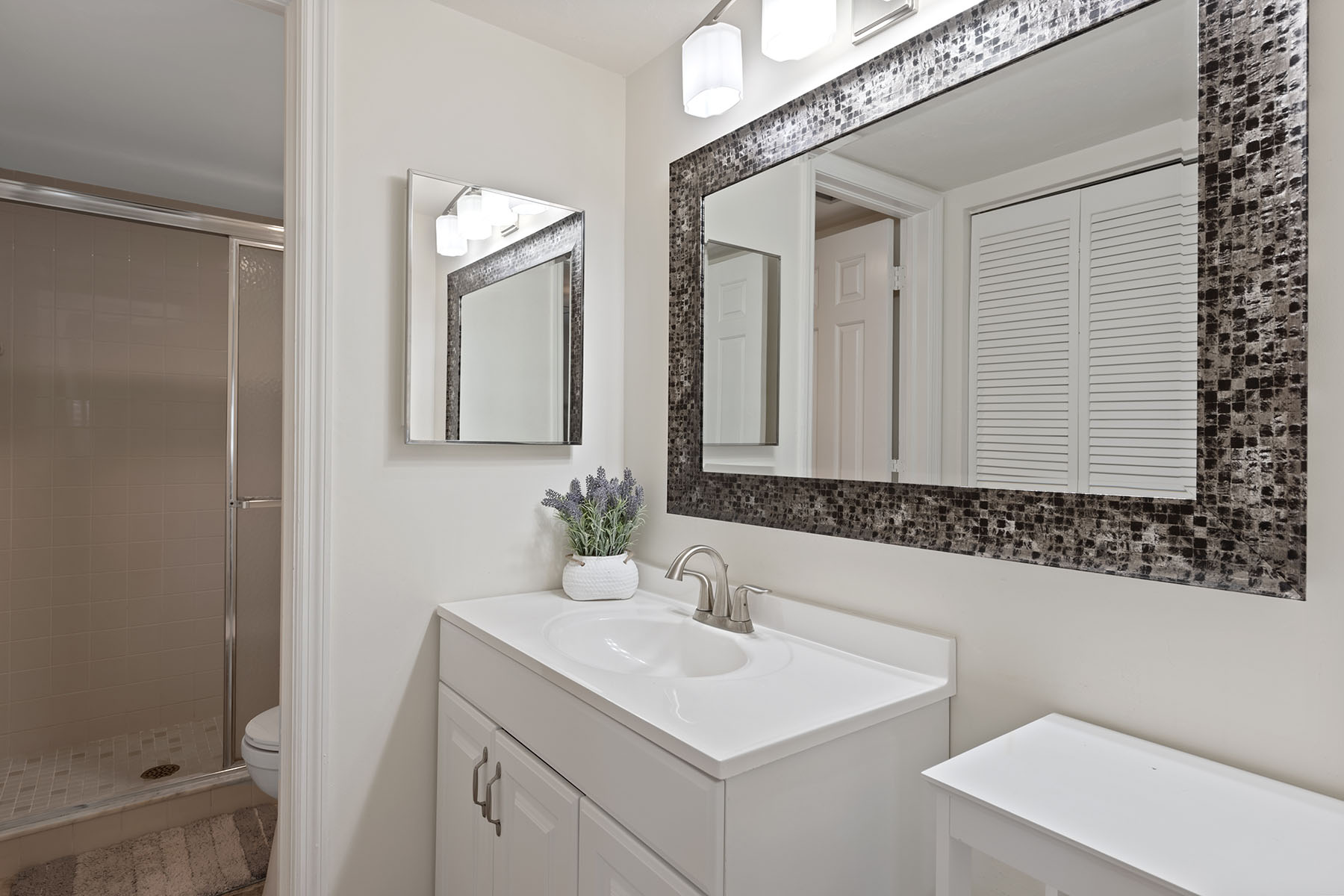 219 Fox Glen Drive , 1202