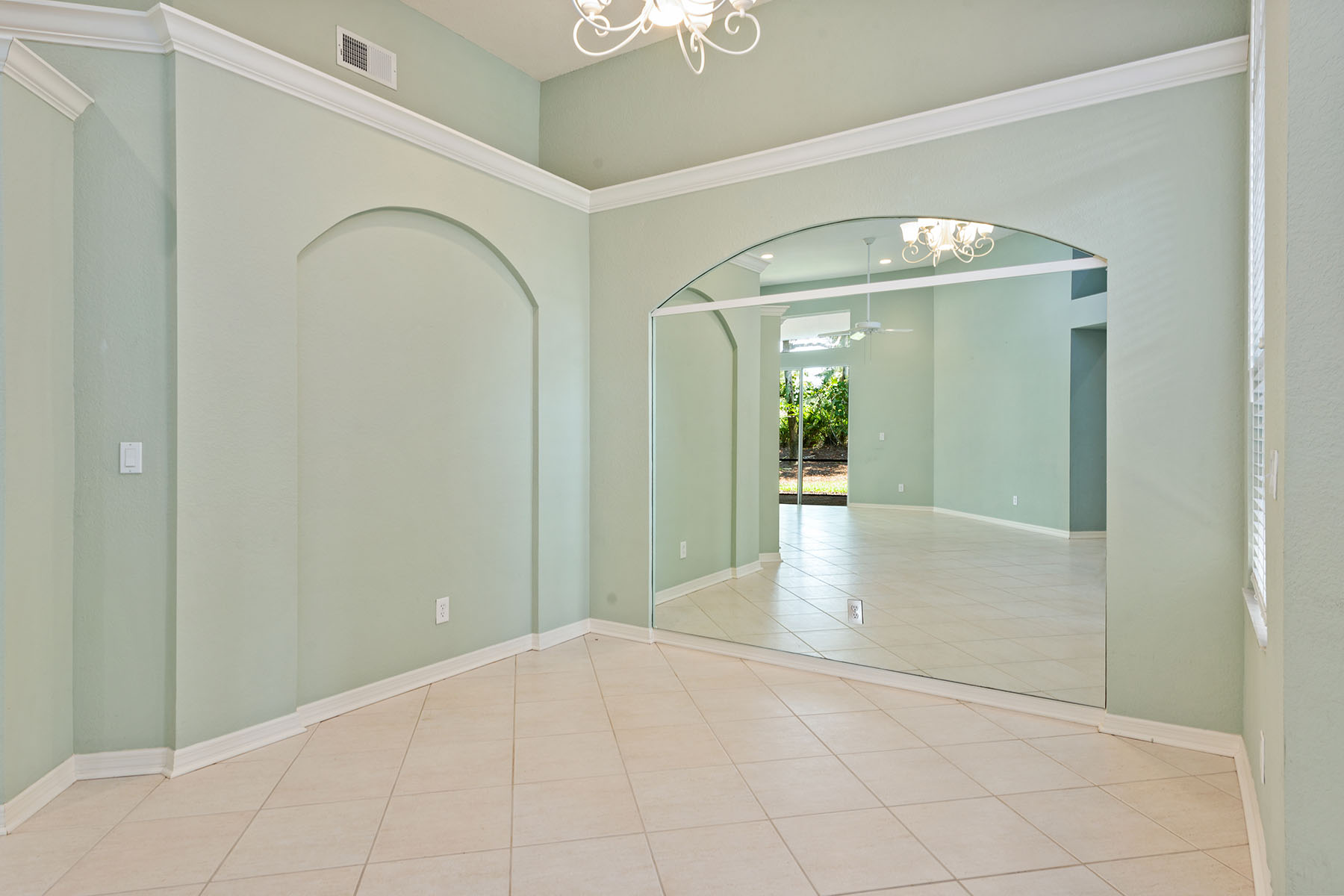 8525 Pepper Tree Way
