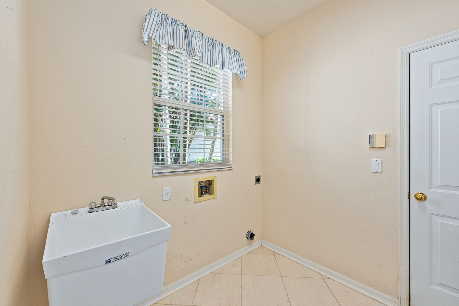 8525 Pepper Tree Way