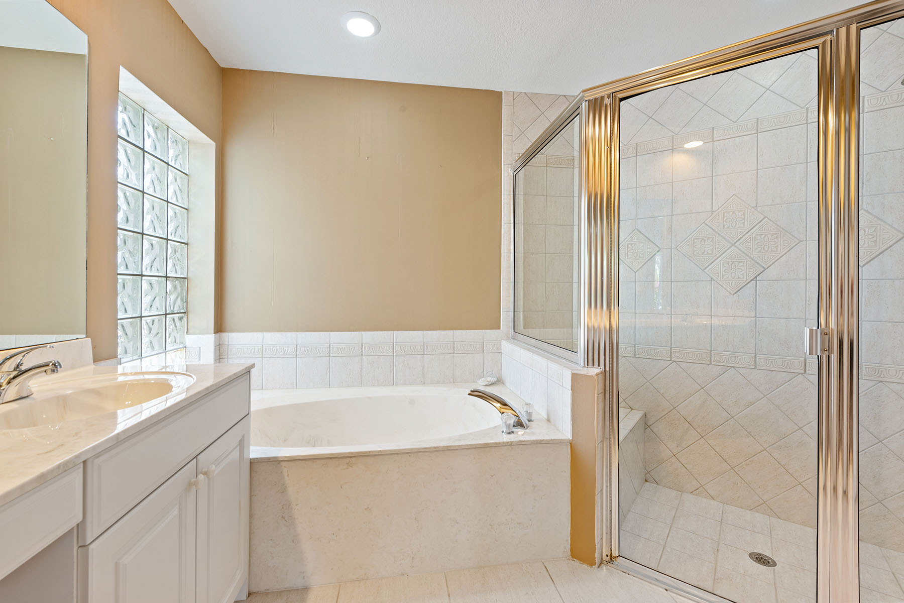 8525 Pepper Tree Way