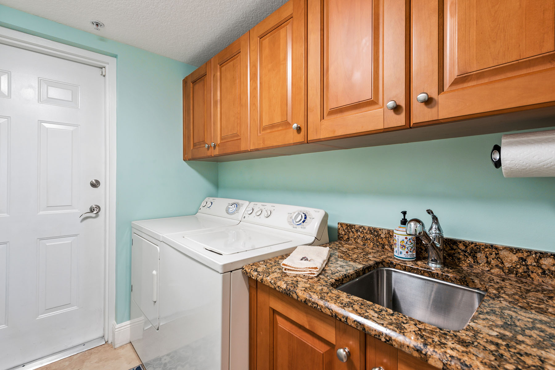 2595 Aviamar Circle , 101