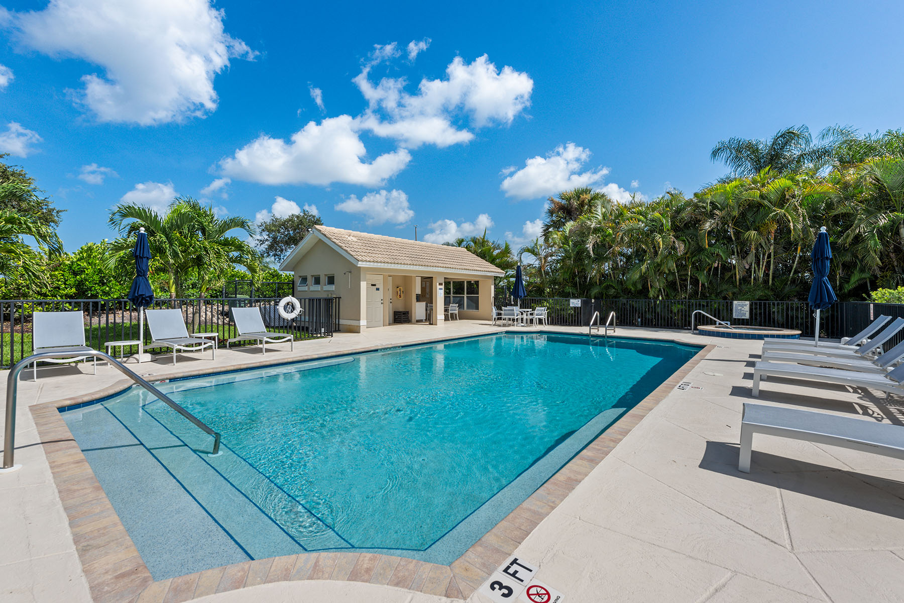 7157 Falcons Glen Boulevard