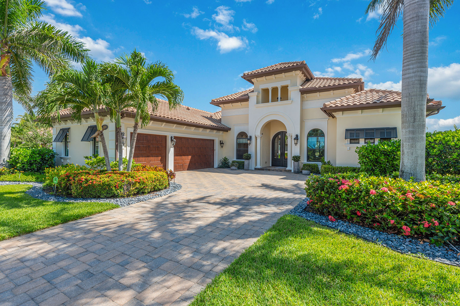 6589 Costa Circle