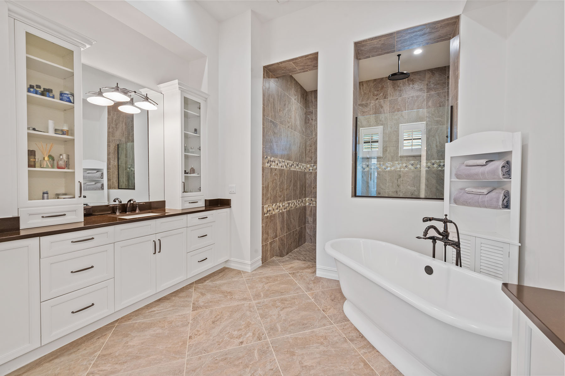 6589 Costa Circle