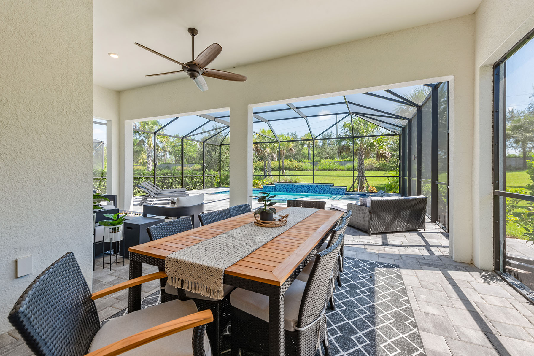 2738 Aviamar Circle
