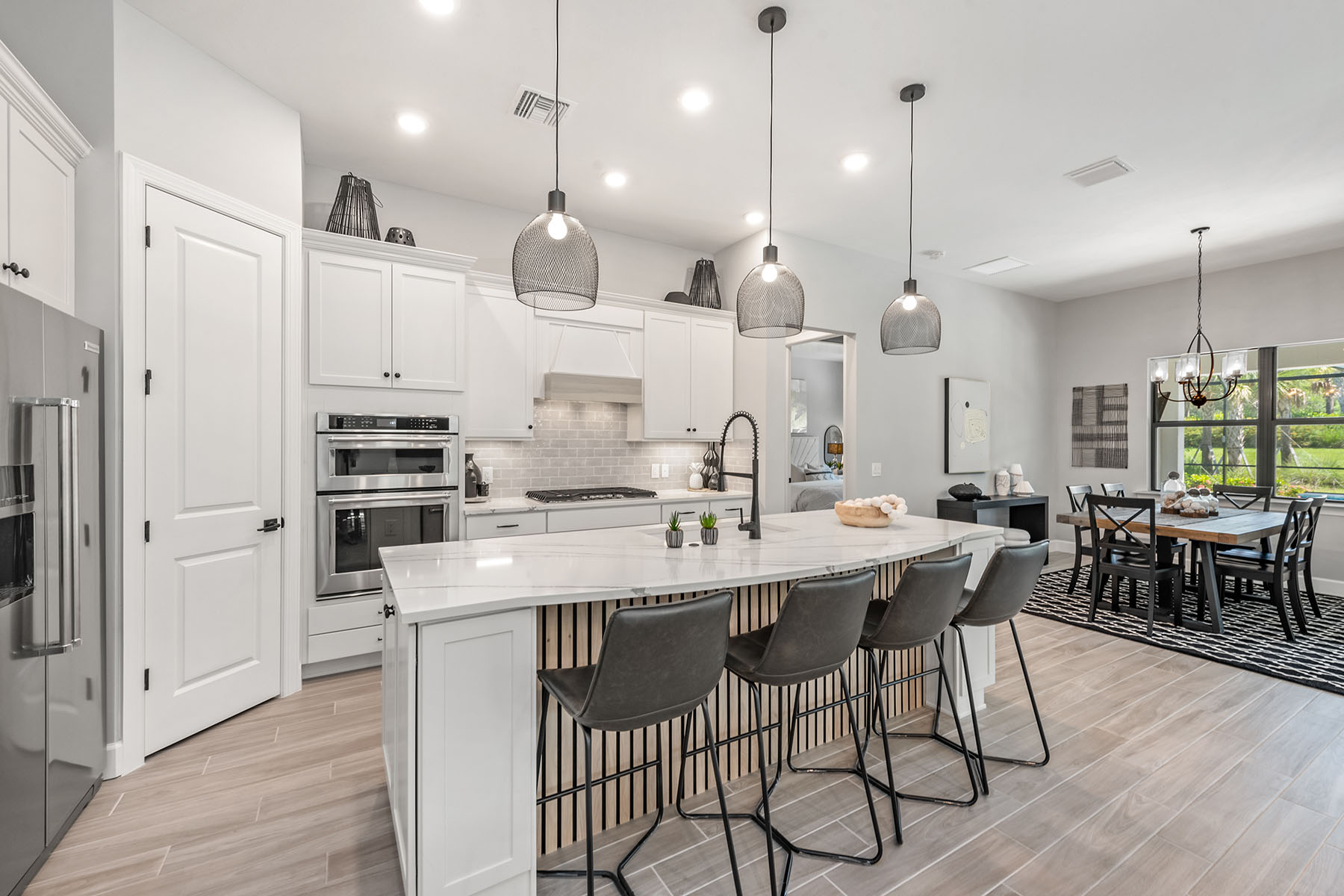2738 Aviamar Circle