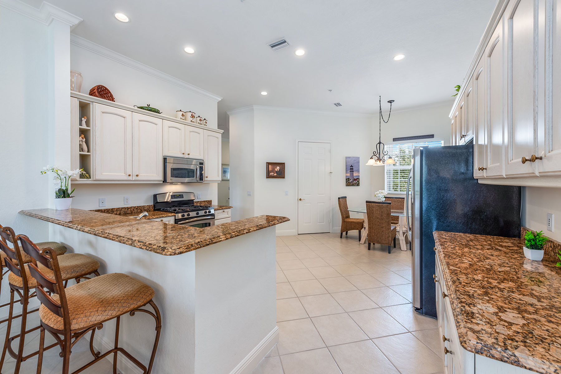 9267 Museo Circle , 203