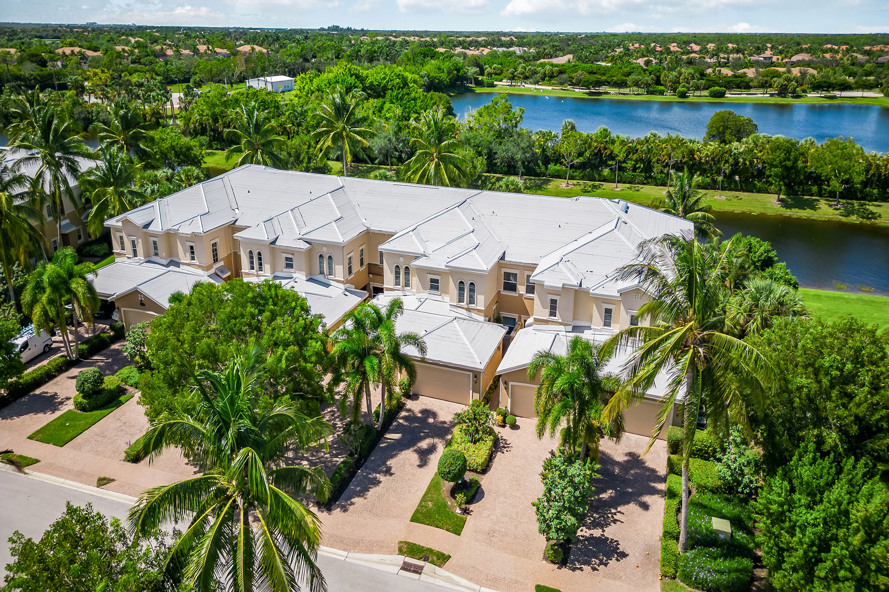 3138 Aviamar Circle , 203