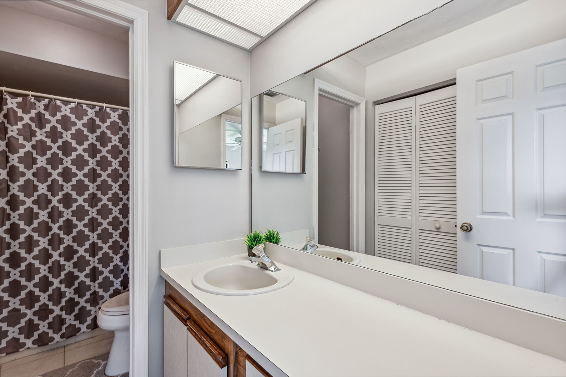 228 Fox Glen Drive , 3301