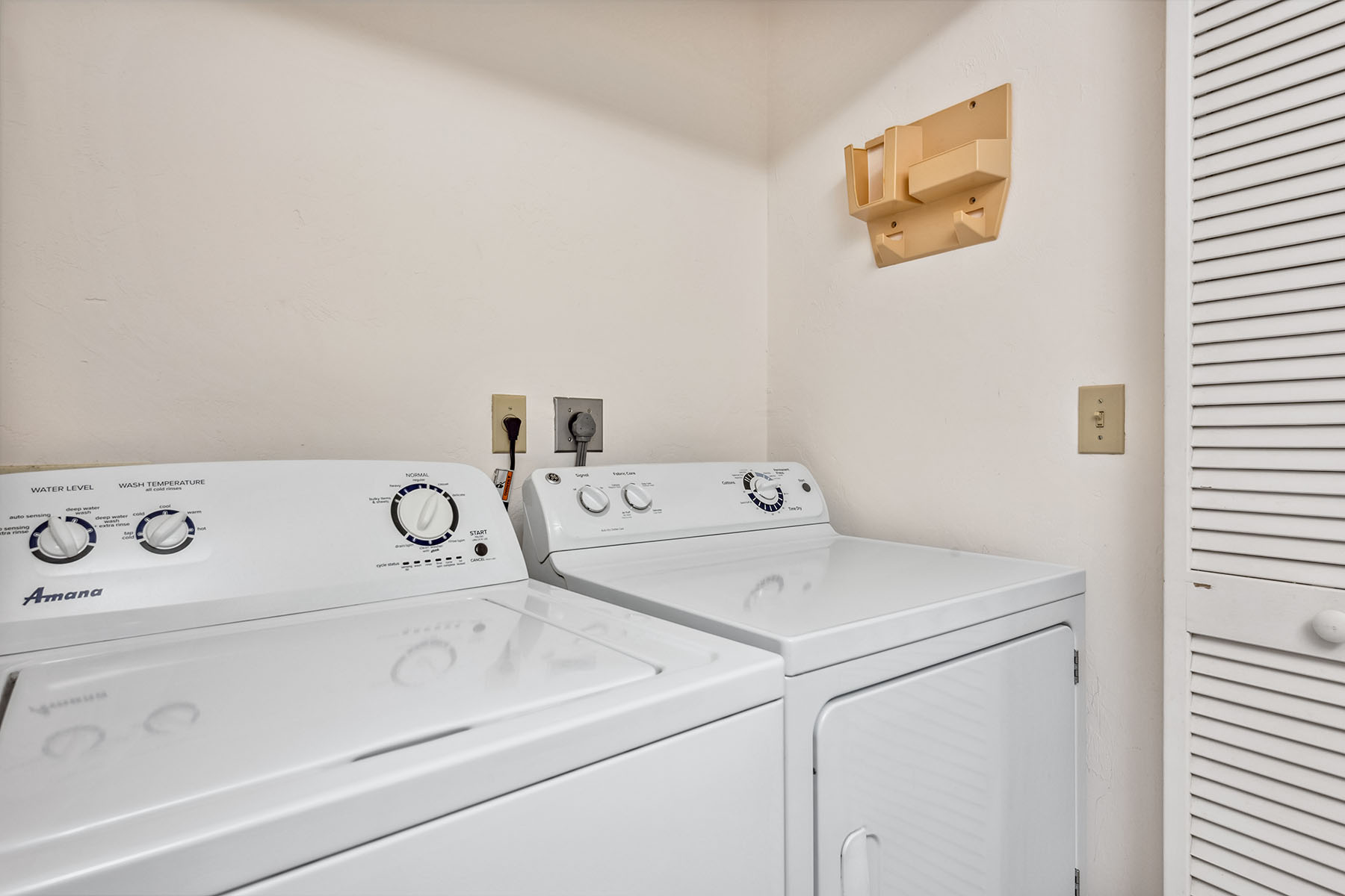 228 Fox Glen Drive , 3301