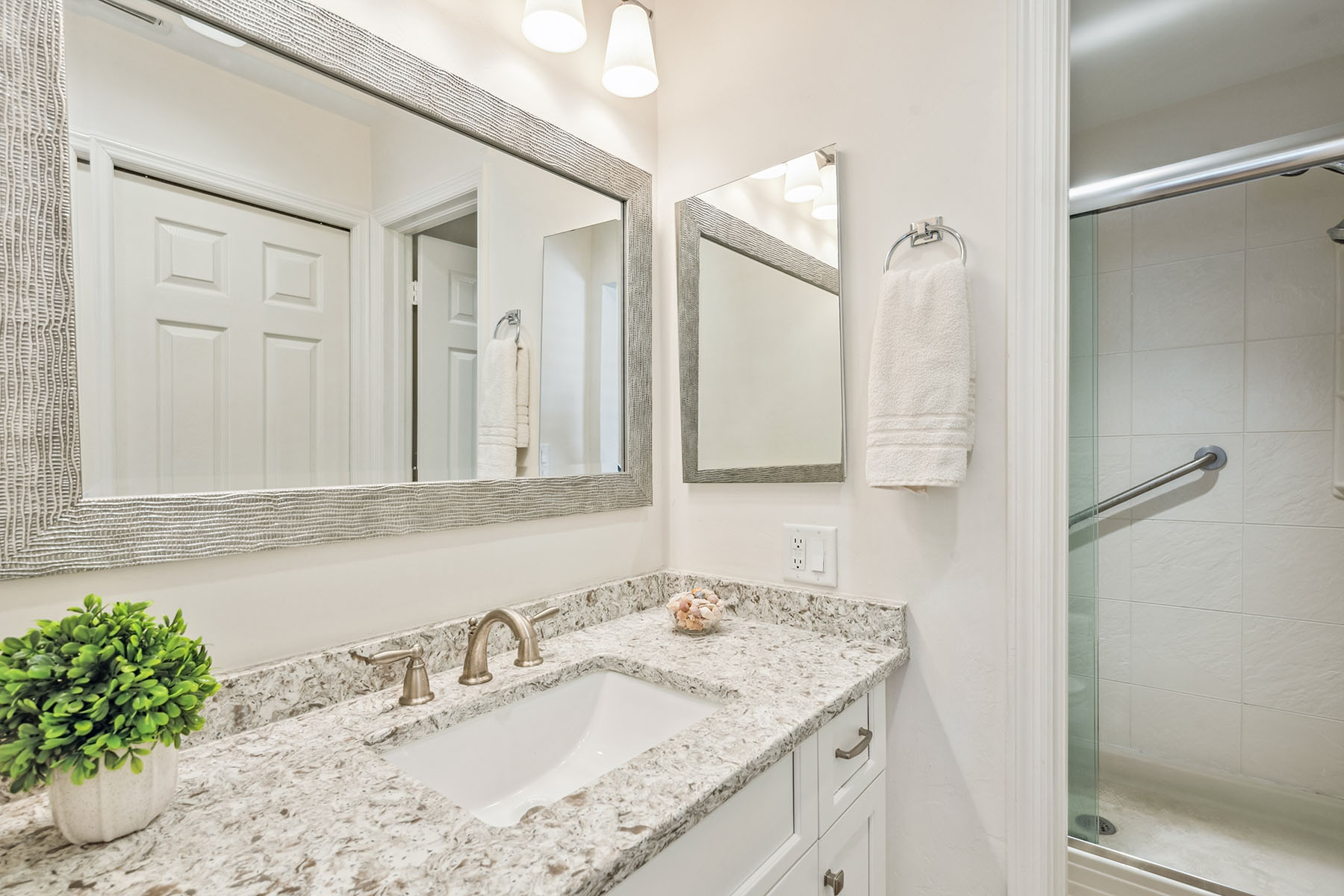 1015 Mainsail Drive , 115