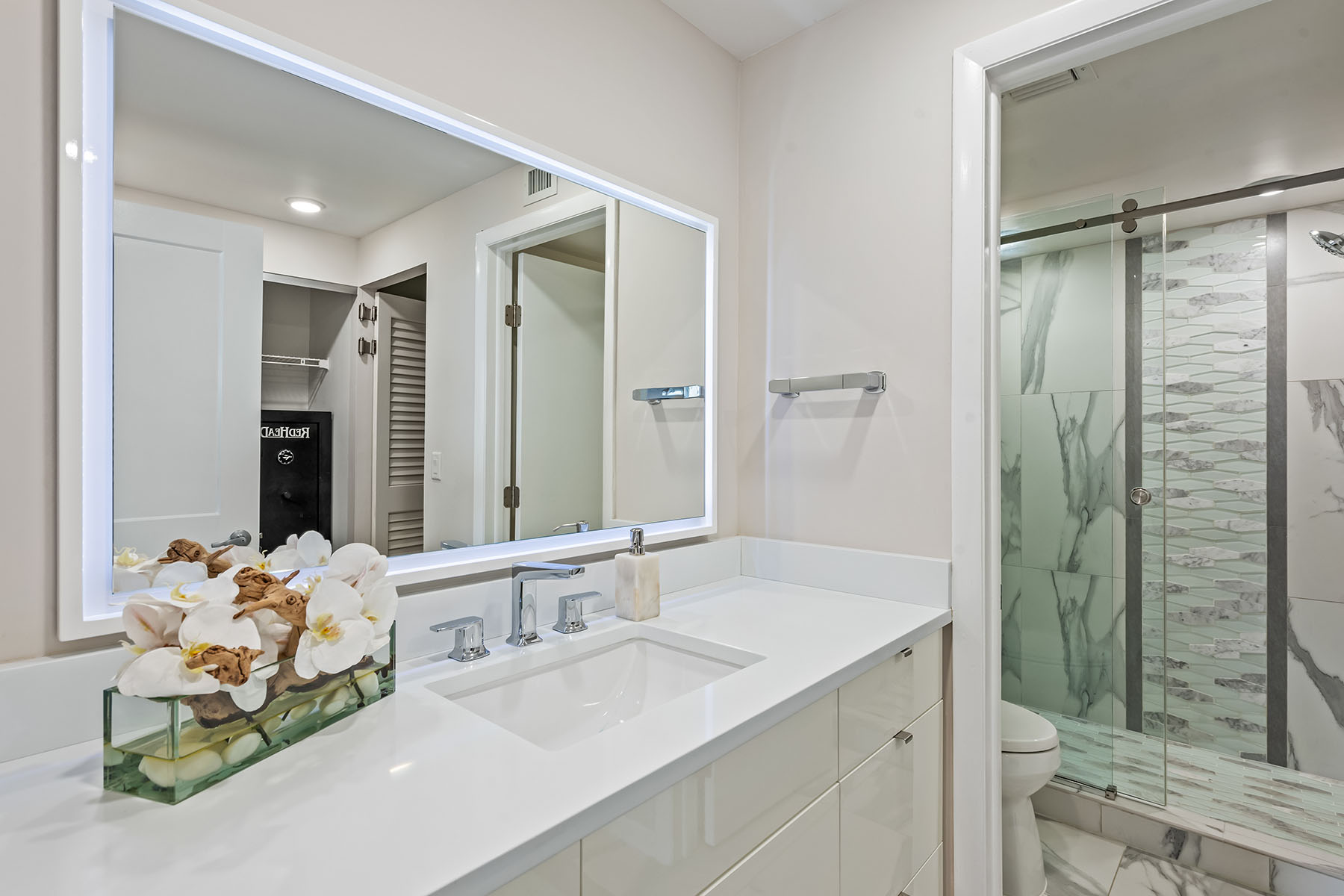 320 Seaview Court , 1808