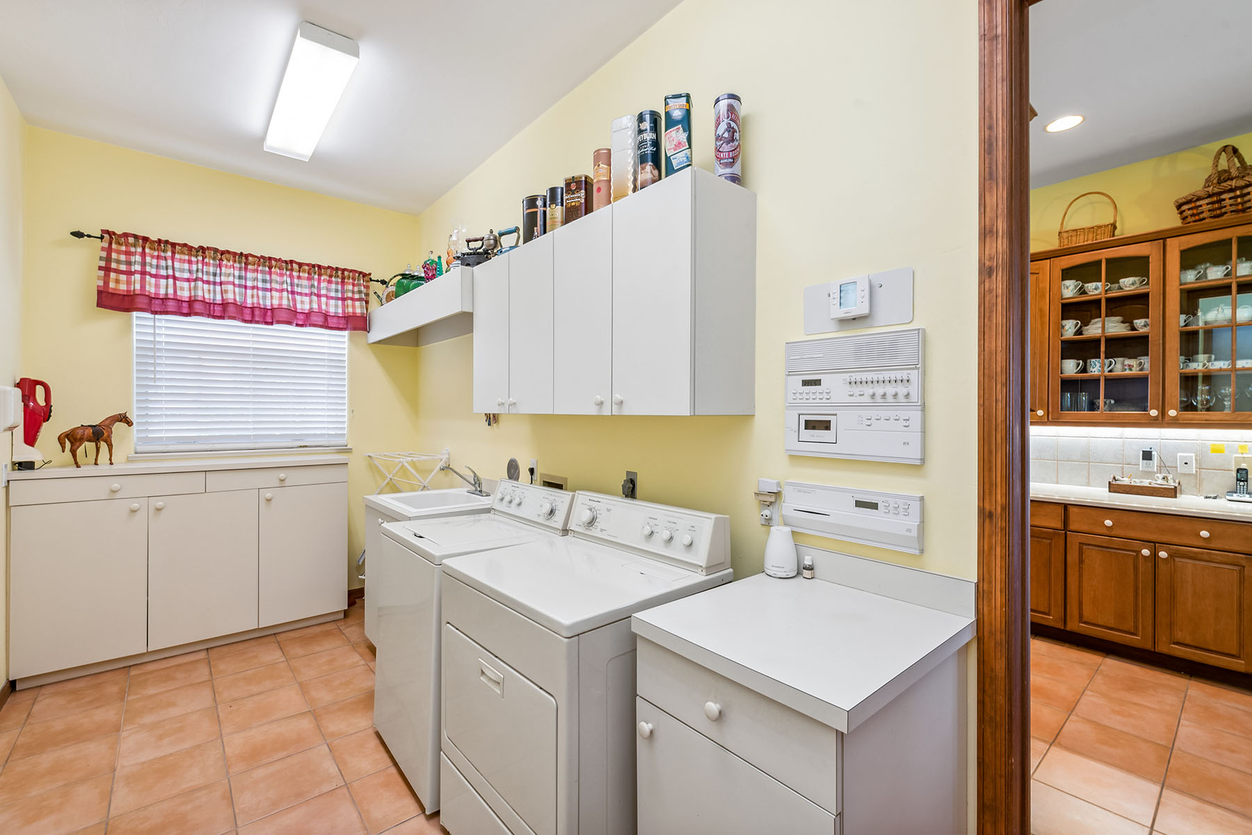 1231 Redwood Court