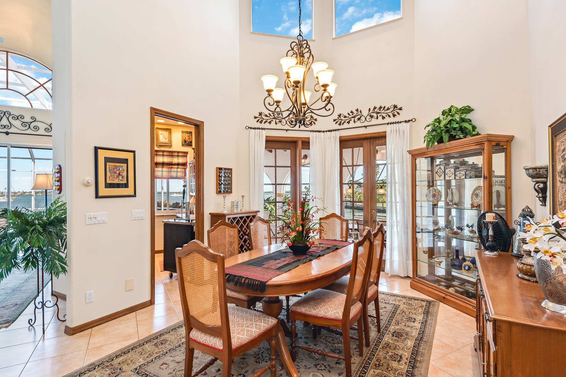 1231 Redwood Court