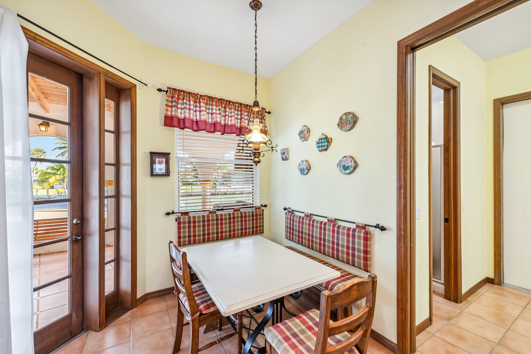 1231 Redwood Court